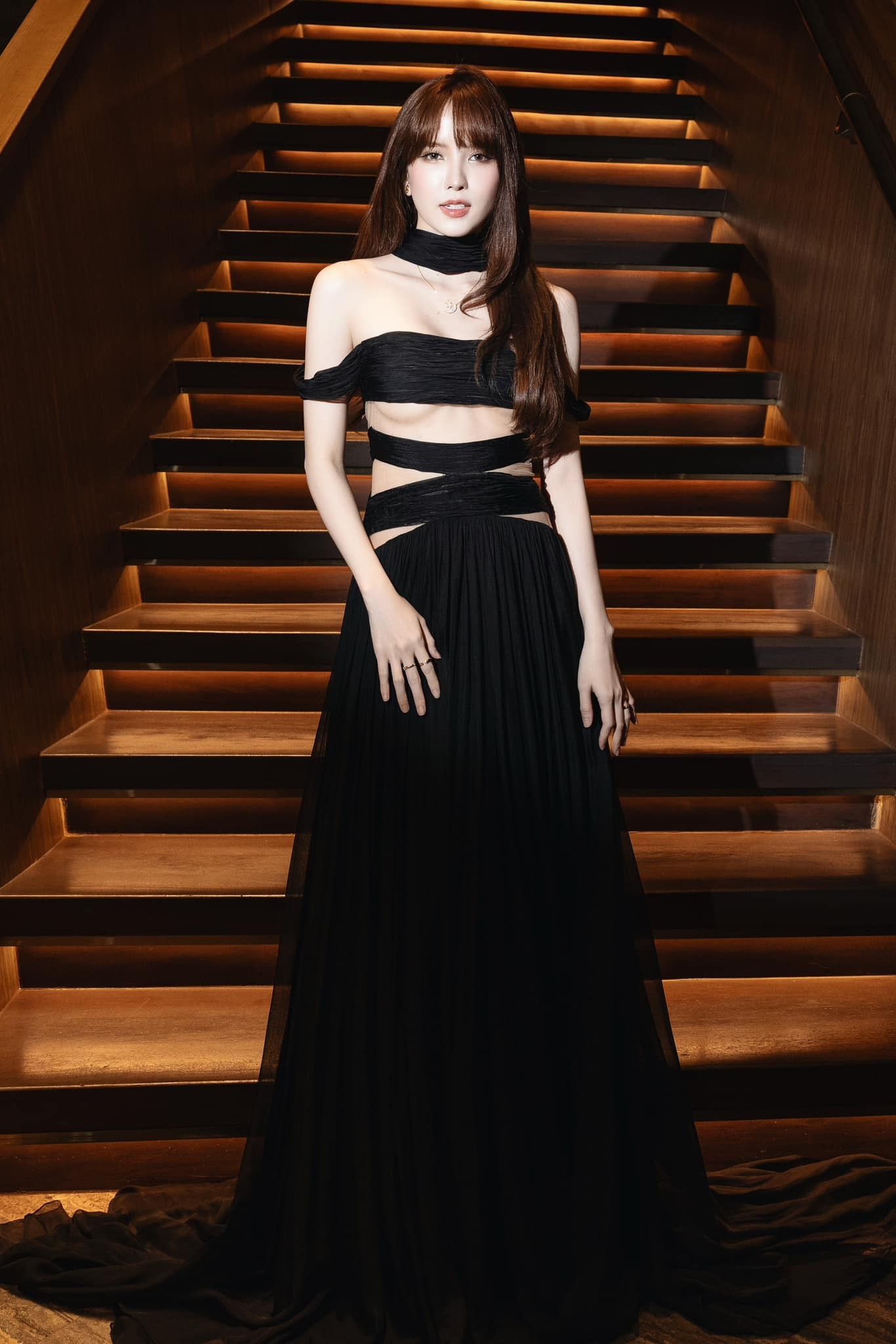 Sao Việt 18/12: Trấn Thành gặp gỡ 2 Hoa hậu nổi tiếng, Bảo Anh bình yên bên con - 11