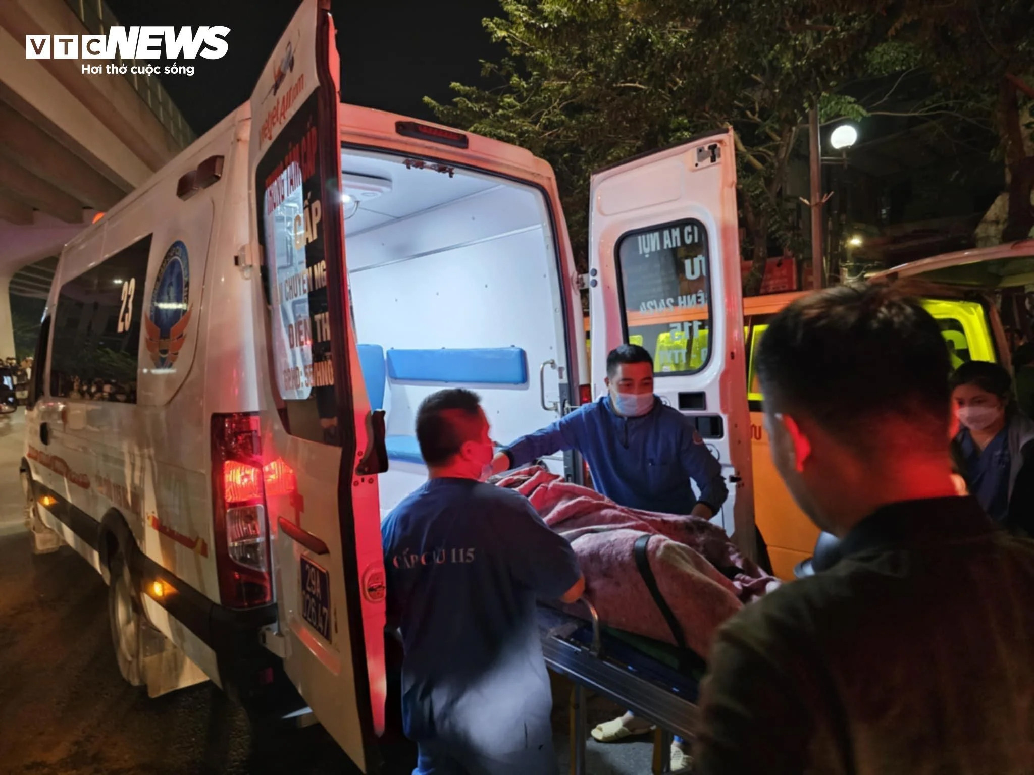 Hiện trường tan hoang sau vụ cháy quán cà phê ở Hà Nội, 11 người tử vong - 3