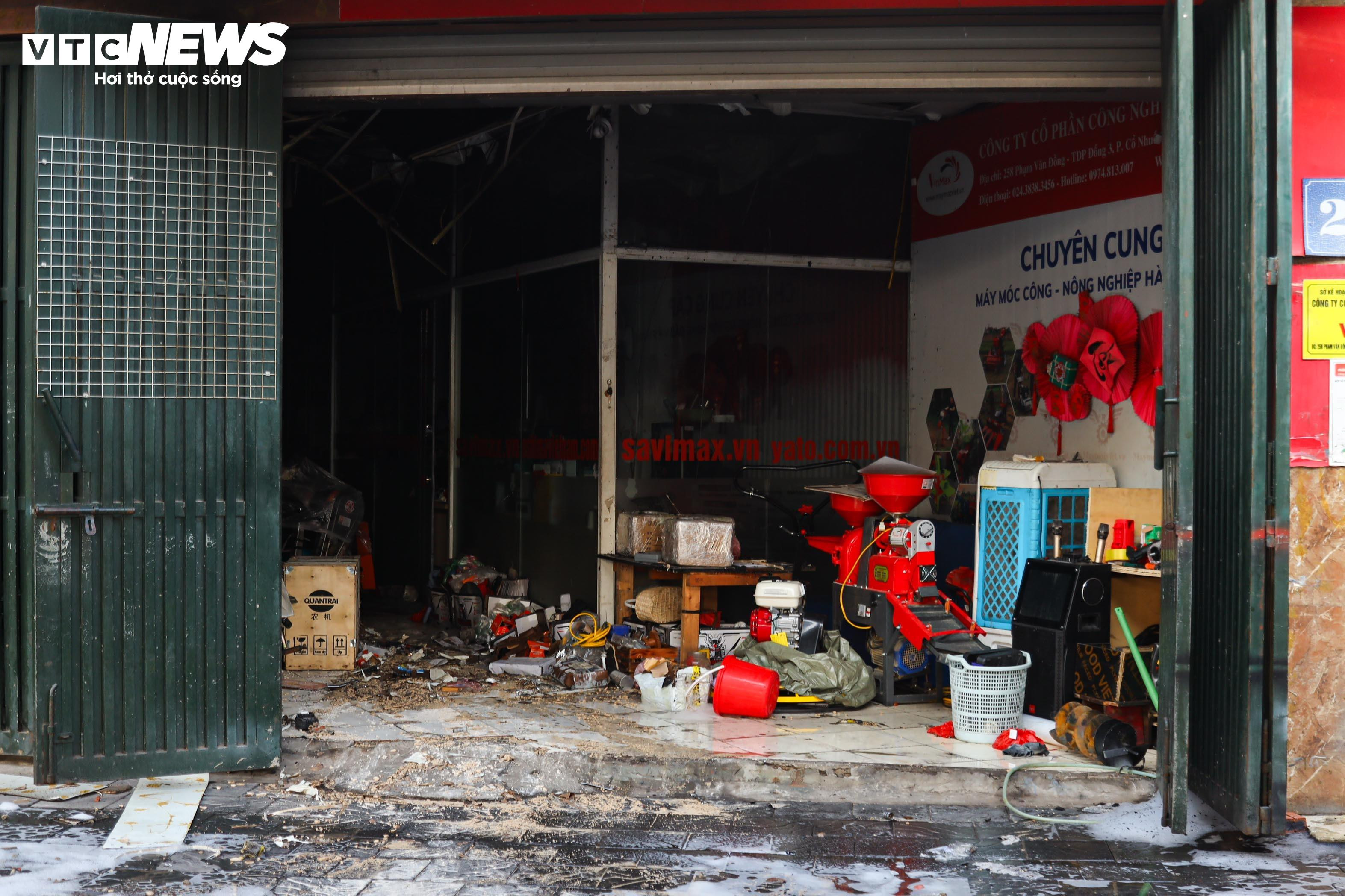 Hiện trường tan hoang sau vụ cháy quán cà phê ở Hà Nội, 11 người tử vong - 4