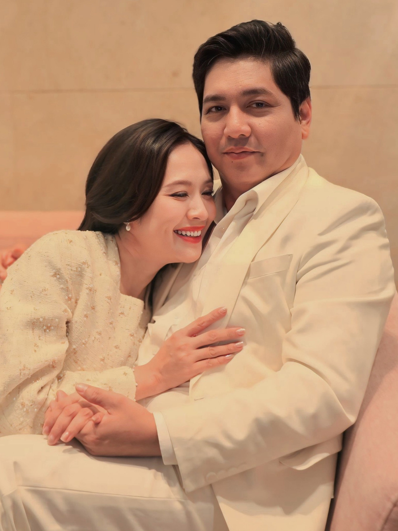 Sao Việt 21/12: Midu tình tứ bên ông xã, Nhã Phương khác lạ khó nhận ra - 8