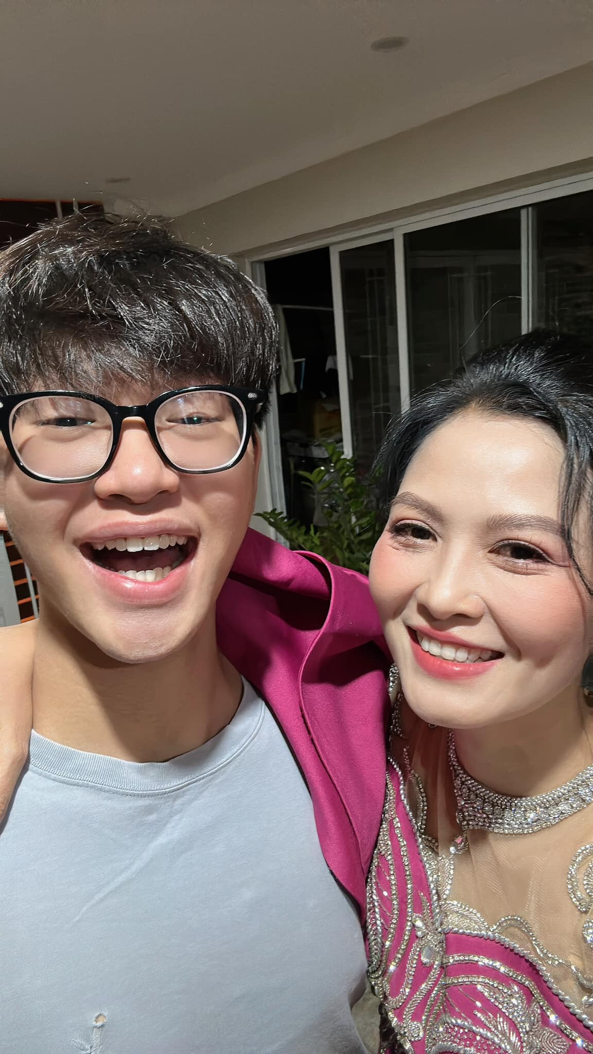 Sao Việt 21/12: Midu tình tứ bên ông xã, Nhã Phương khác lạ khó nhận ra - 15