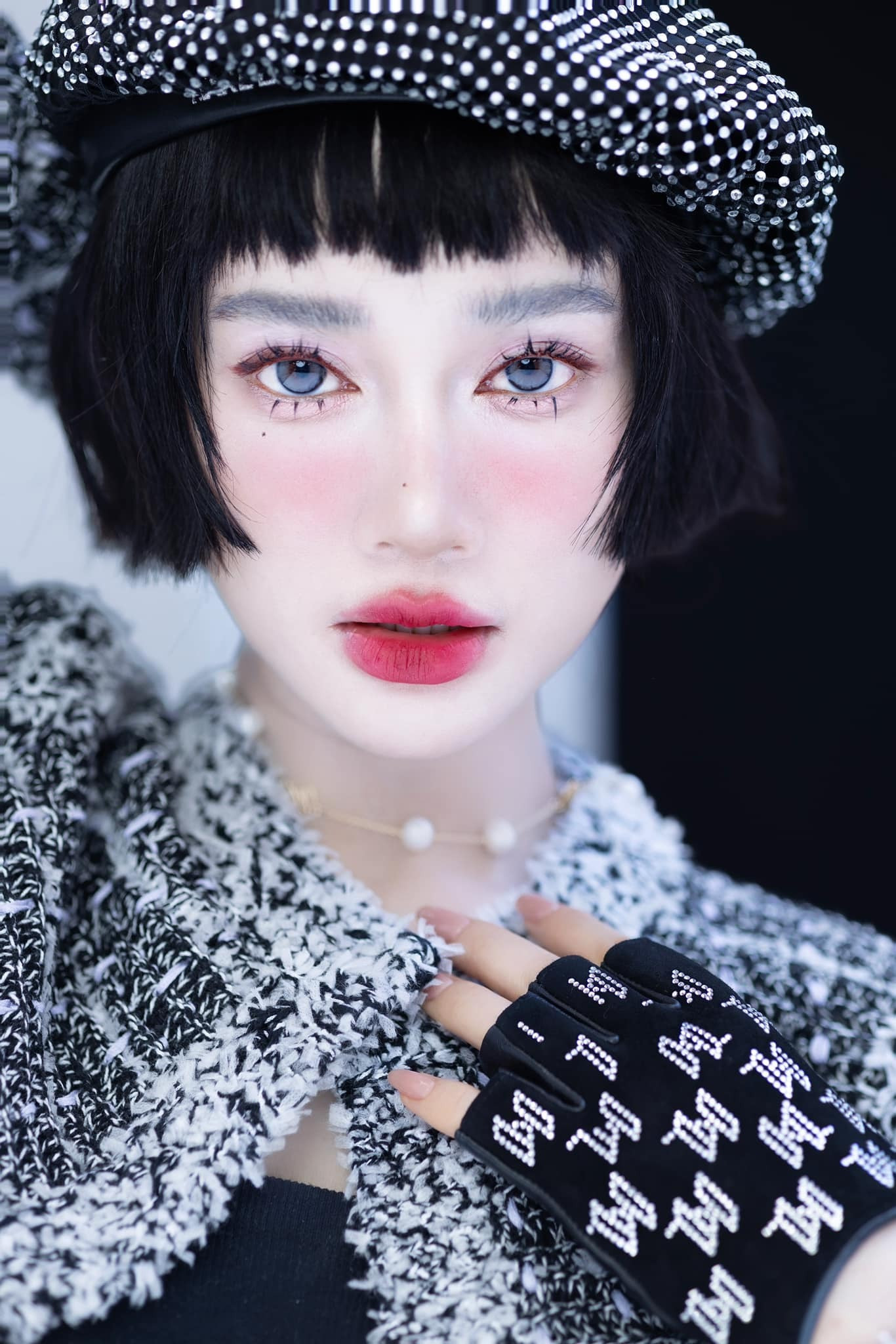 Sao Việt 21/12: Midu tình tứ bên ông xã, Nhã Phương khác lạ khó nhận ra - 4