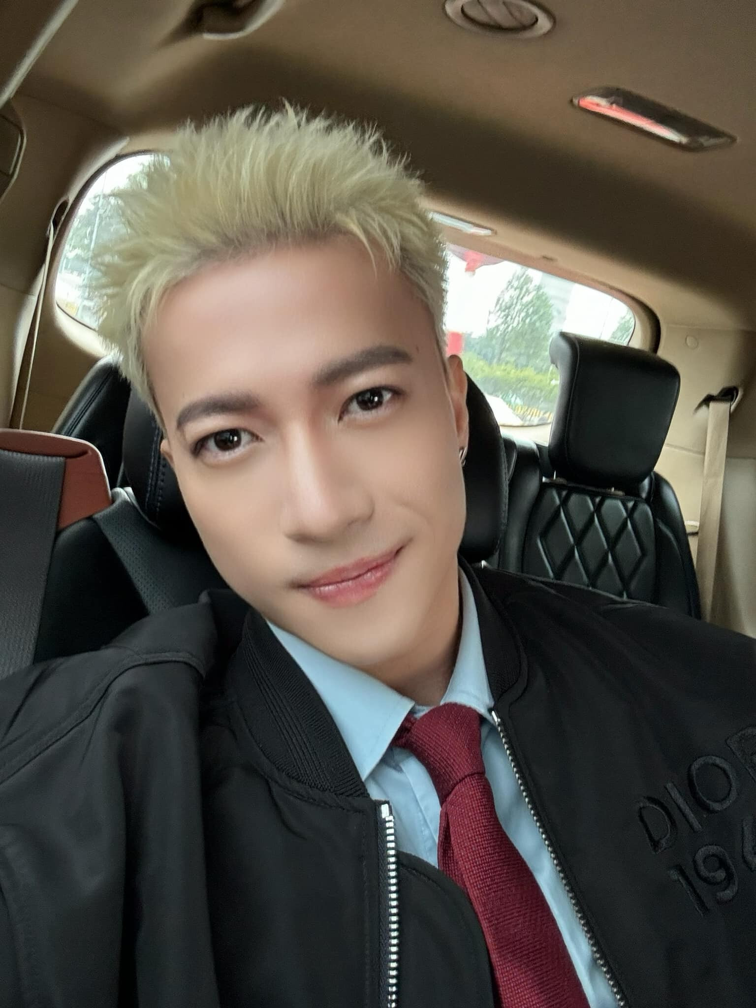 Sao Việt 22/12: Thanh Hằng trêu đùa ông xã, Hoa hậu Ý Nhi xinh đẹp sau 'dao kéo' - 12