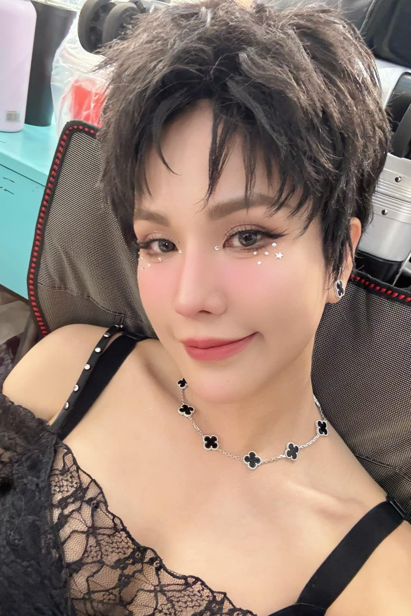 Sao Việt 22/12: Thanh Hằng trêu đùa ông xã, Hoa hậu Ý Nhi xinh đẹp sau 'dao kéo' - 5