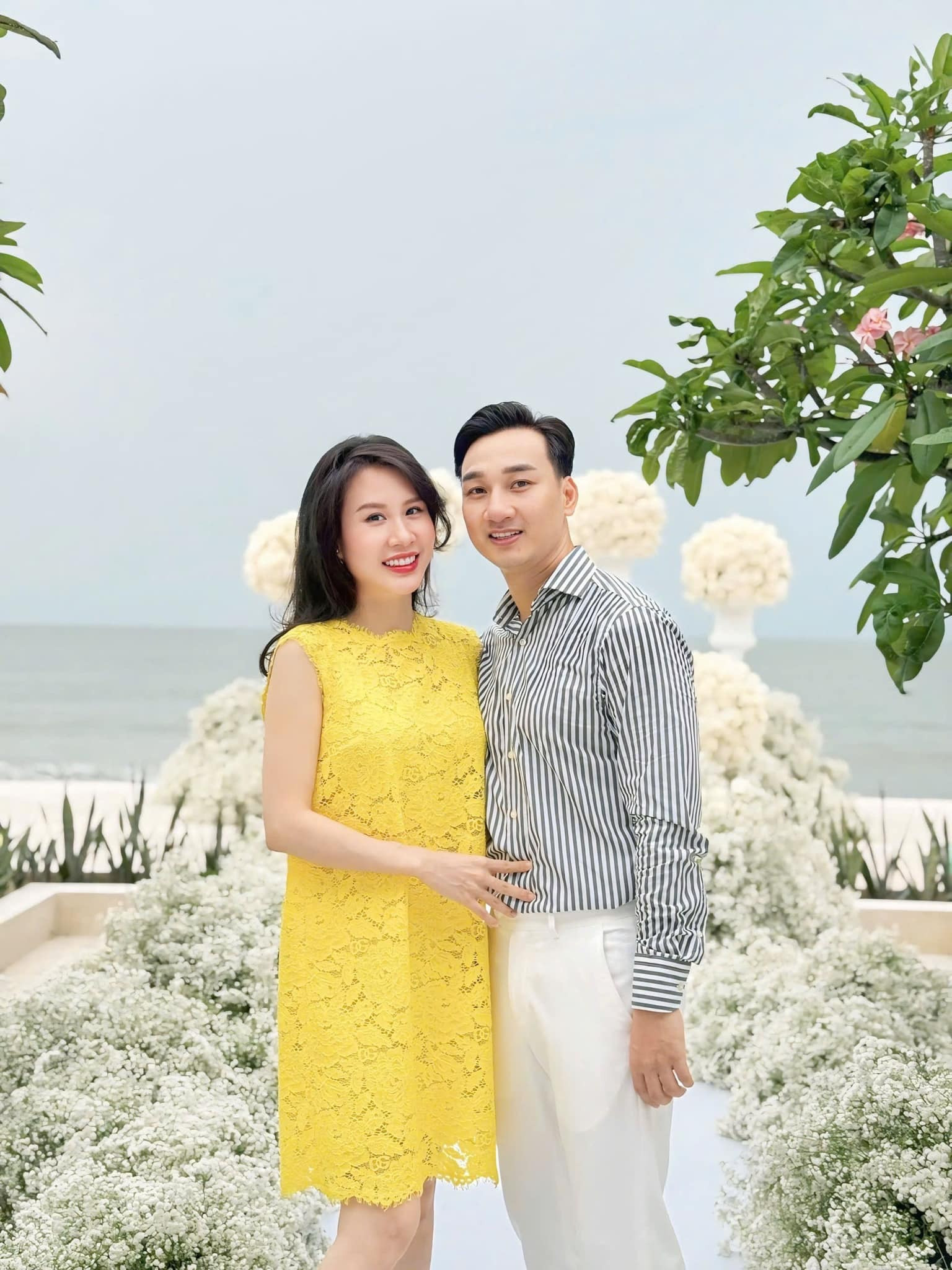 Sao Việt 22/12: Thanh Hằng trêu đùa ông xã, Hoa hậu Ý Nhi xinh đẹp sau 'dao kéo' - 8