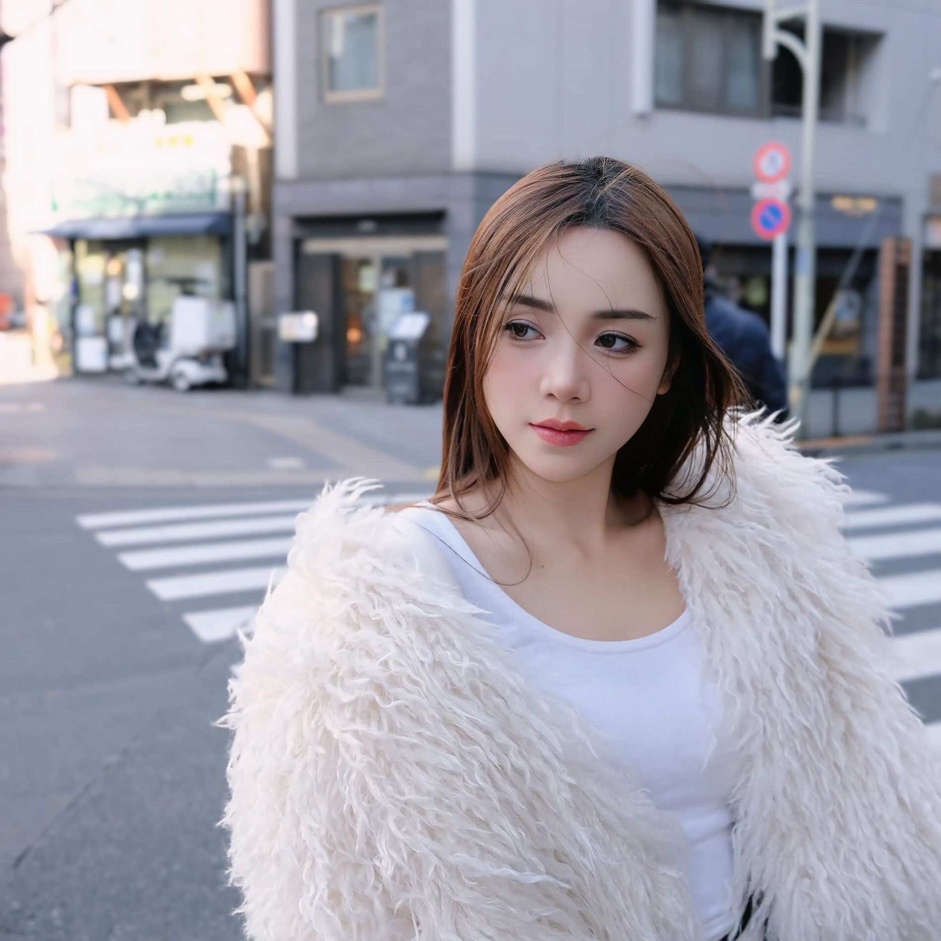 Sao Việt 22/12: Thanh Hằng trêu đùa ông xã, Hoa hậu Ý Nhi xinh đẹp sau 'dao kéo' - 11