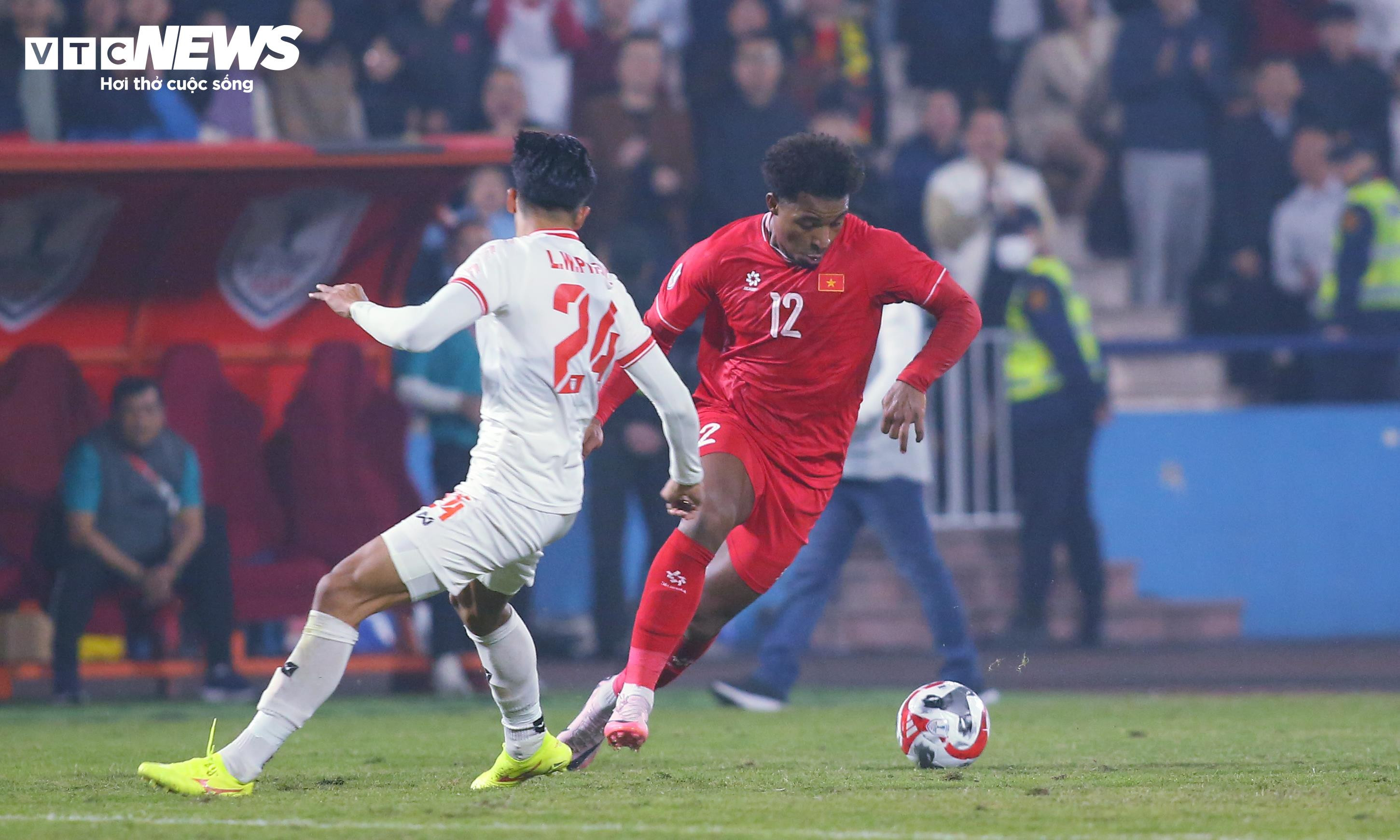 Cận cảnh Nguyễn Xuân Son làm khổ hậu vệ Myanmar, ra mắt tuyển Việt Nam xuất sắc - 6