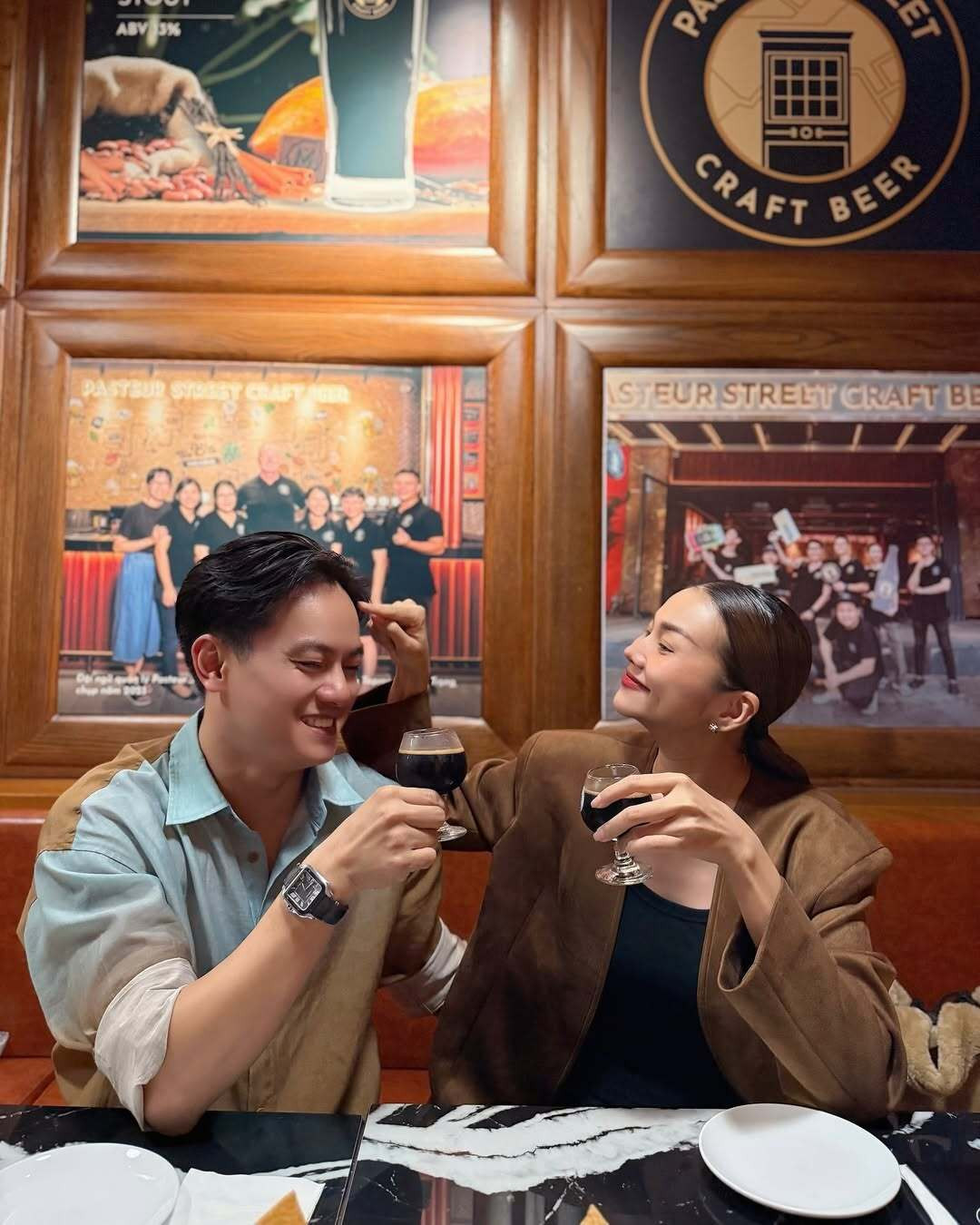 Sao Việt 22/12: Thanh Hằng trêu đùa ông xã, Hoa hậu Ý Nhi xinh đẹp sau 'dao kéo' - 3