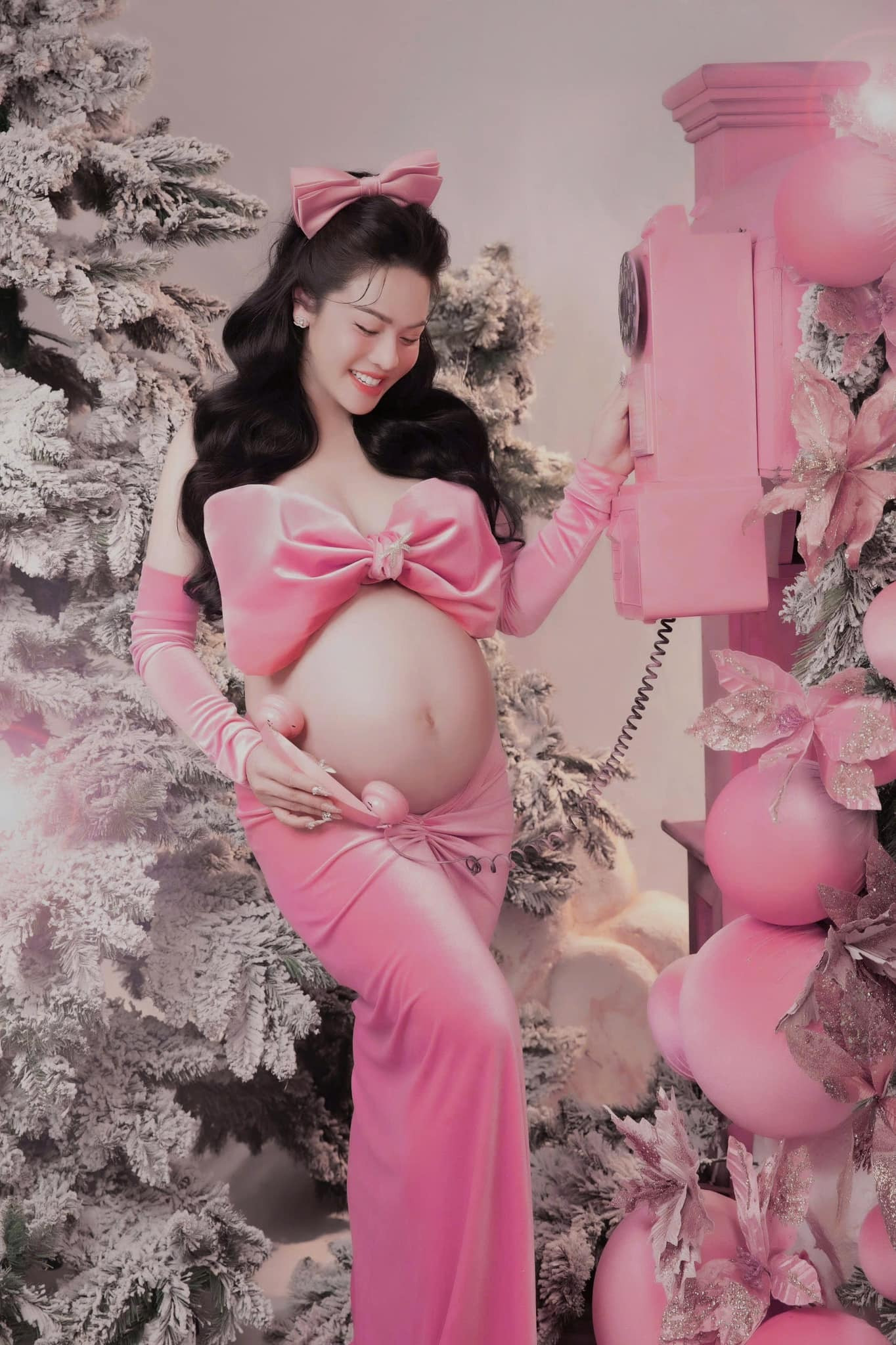 Sao Việt 23/12: Đỗ Mỹ Linh đẹp mặn mà, Nhật Kim Anh khoe bụng bầu gợi cảm - 4