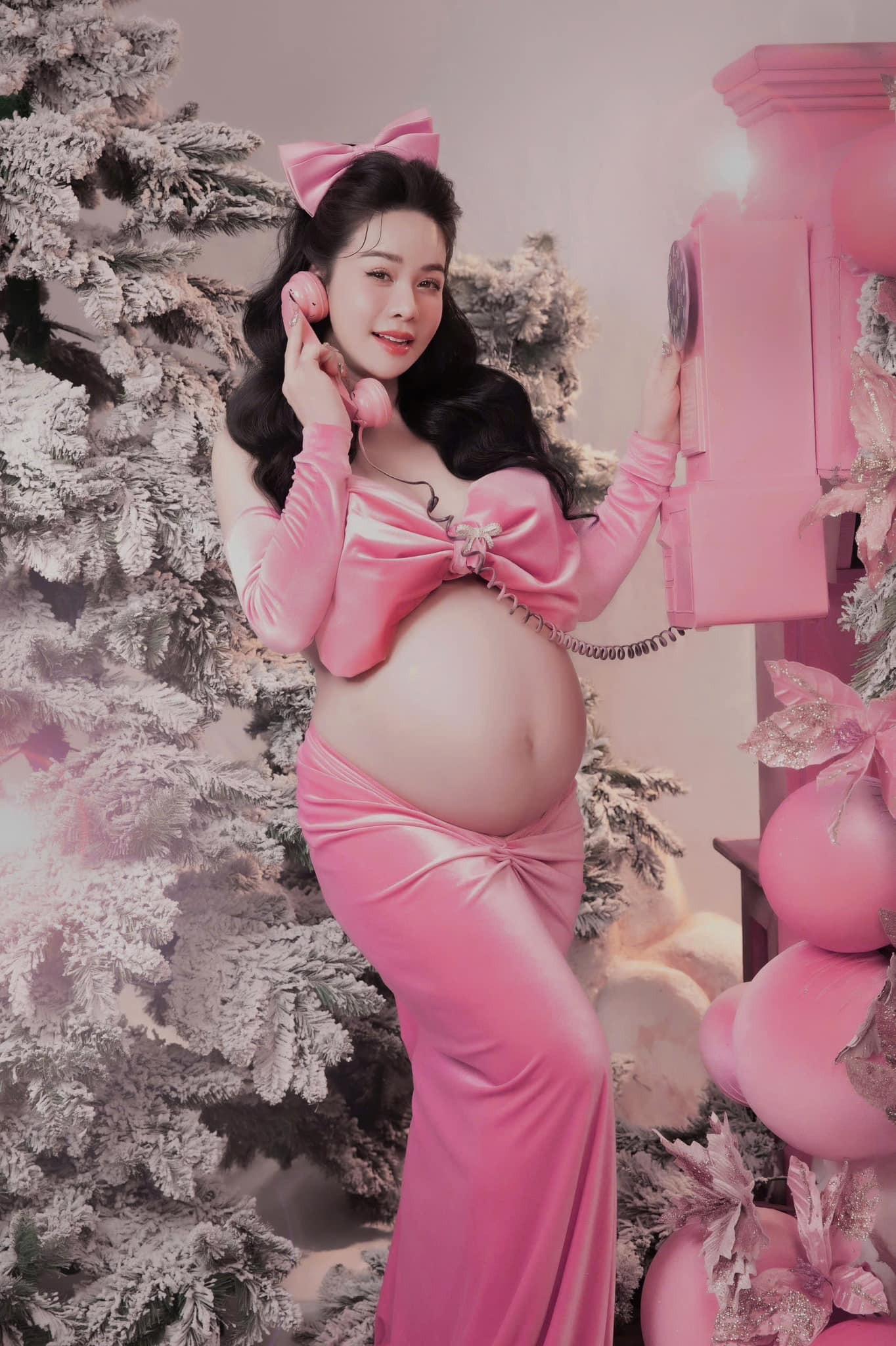 Sao Việt 23/12: Đỗ Mỹ Linh đẹp mặn mà, Nhật Kim Anh khoe bụng bầu gợi cảm - 3