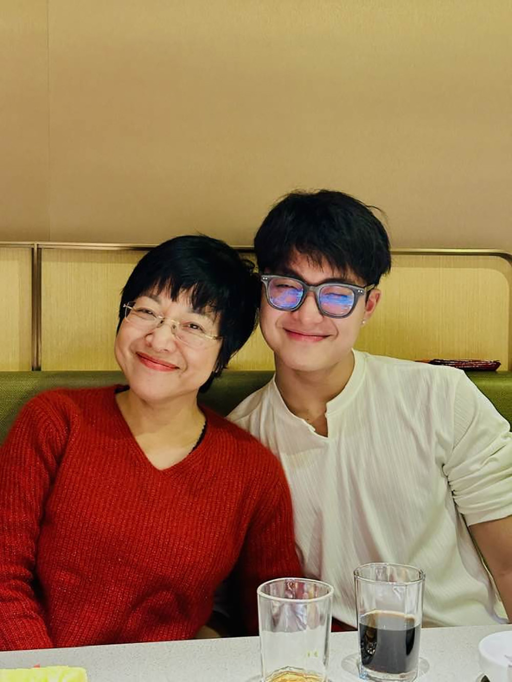 Sao Việt 23/12: Đỗ Mỹ Linh đẹp mặn mà, Nhật Kim Anh khoe bụng bầu gợi cảm - 5