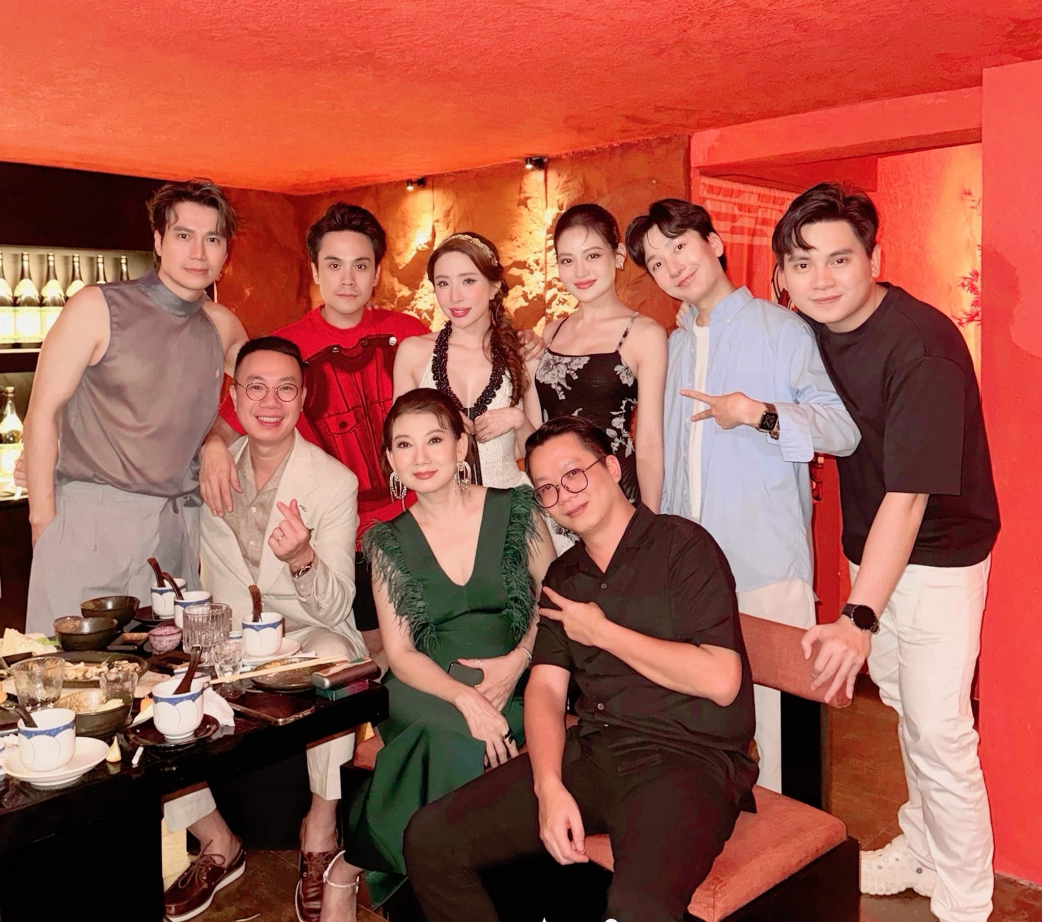 Sao Việt 23/12: Đỗ Mỹ Linh đẹp mặn mà, Nhật Kim Anh khoe bụng bầu gợi cảm - 14