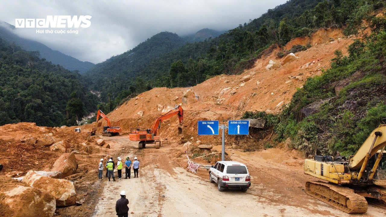 Hiện trạng đèo Khánh Lê nối Nha Trang - Đà Lạt sau 1 tuần sạt lở - 3