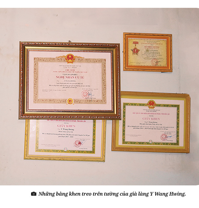 Rừng hết, muôn thú vãn, hết trường ca Đam San - 11