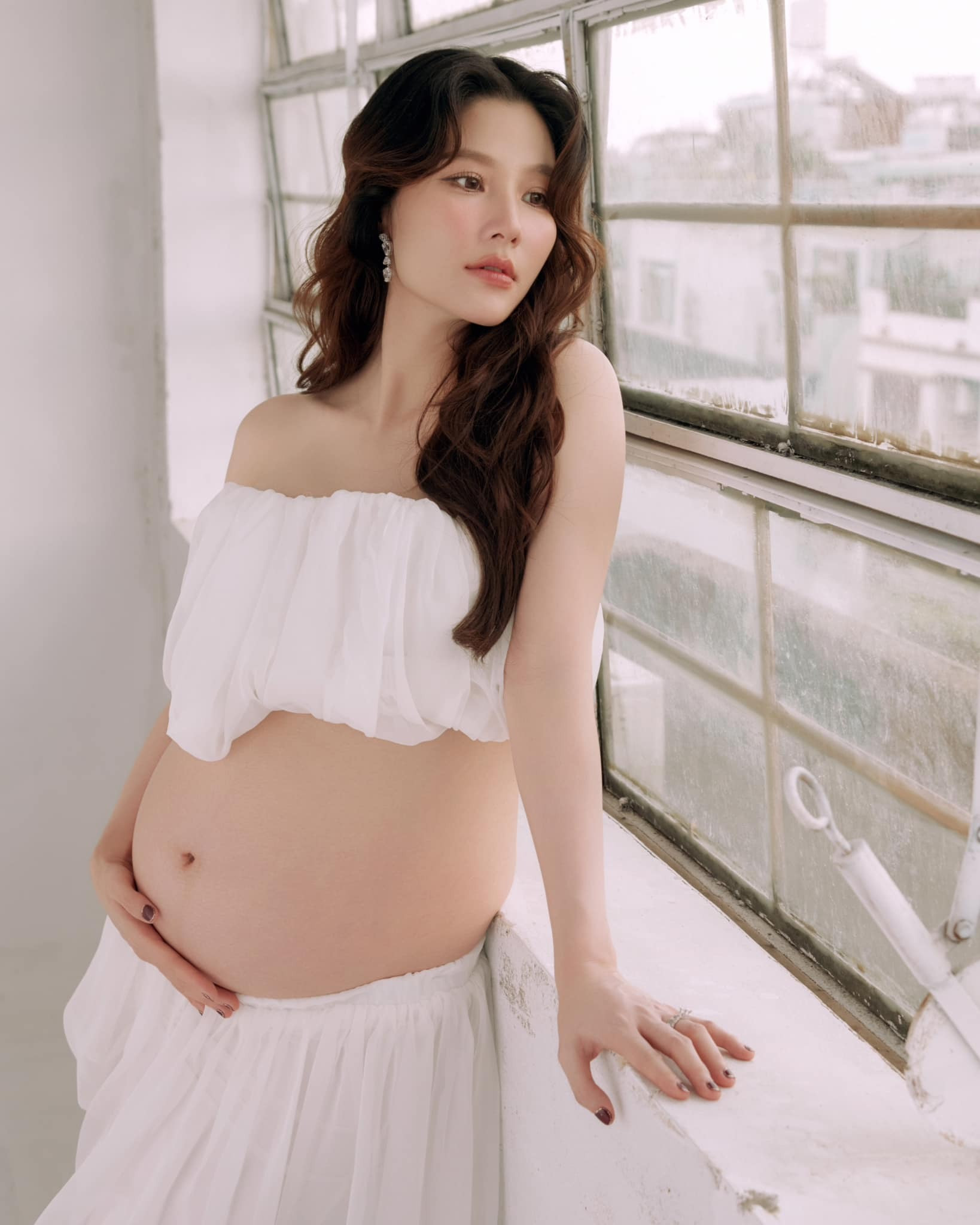 Sao Việt 27/12: Kỳ Duyên hội ngộ Đặng Thu Thảo, Diễm My 9x khoe bụng bầu - 5