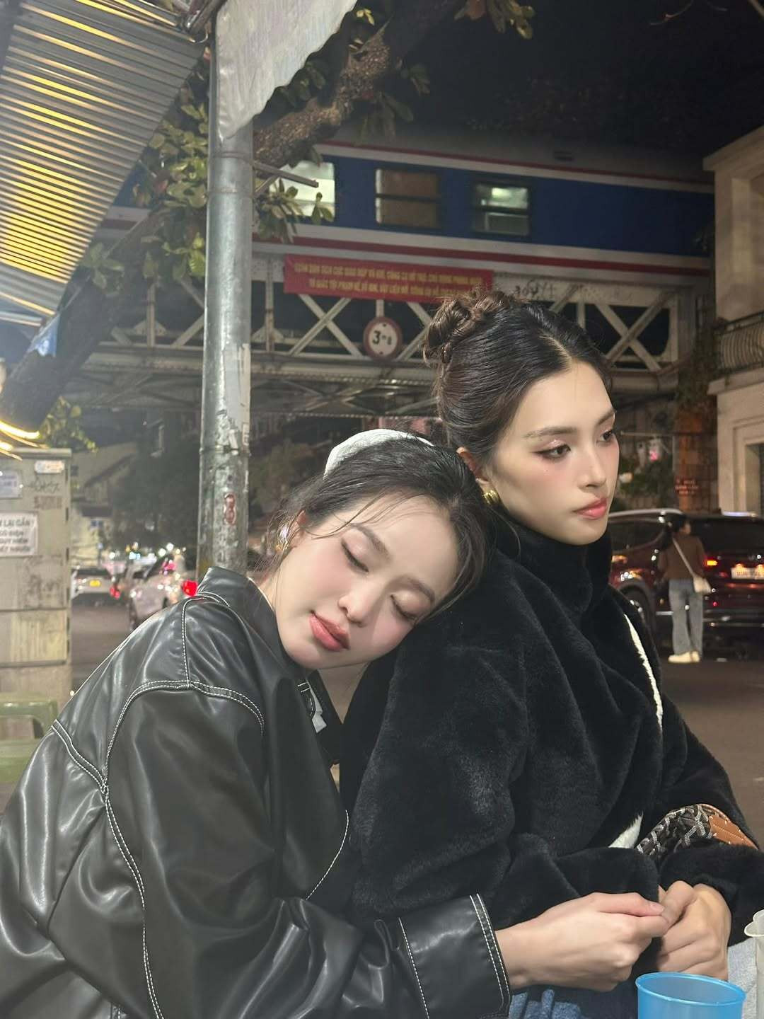 Sao Việt 27/12: Kỳ Duyên hội ngộ Đặng Thu Thảo, Diễm My 9x khoe bụng bầu - 6