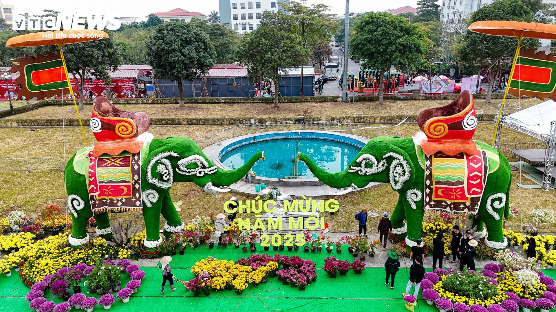 Lễ hội hoa lớn nhất miền Bắc quy tụ hơn 200 tấn hoa tươi - 2