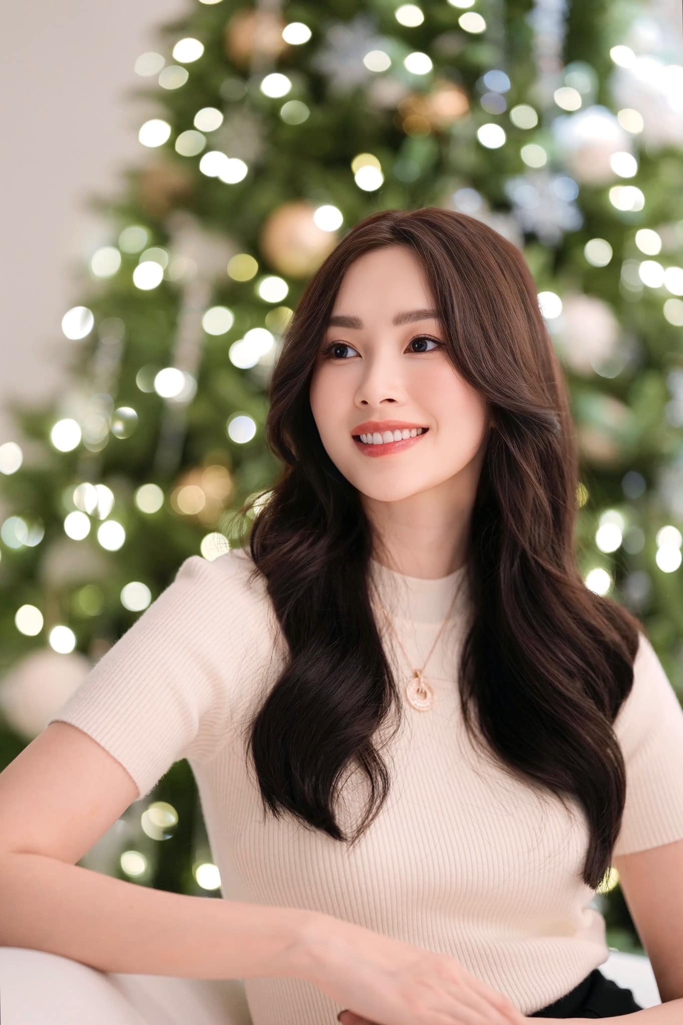 Sao Việt 28/12: Đặng Thu Thảo đẹp rực rỡ, Trịnh Kim Chi tình tứ bên ông xã - 3
