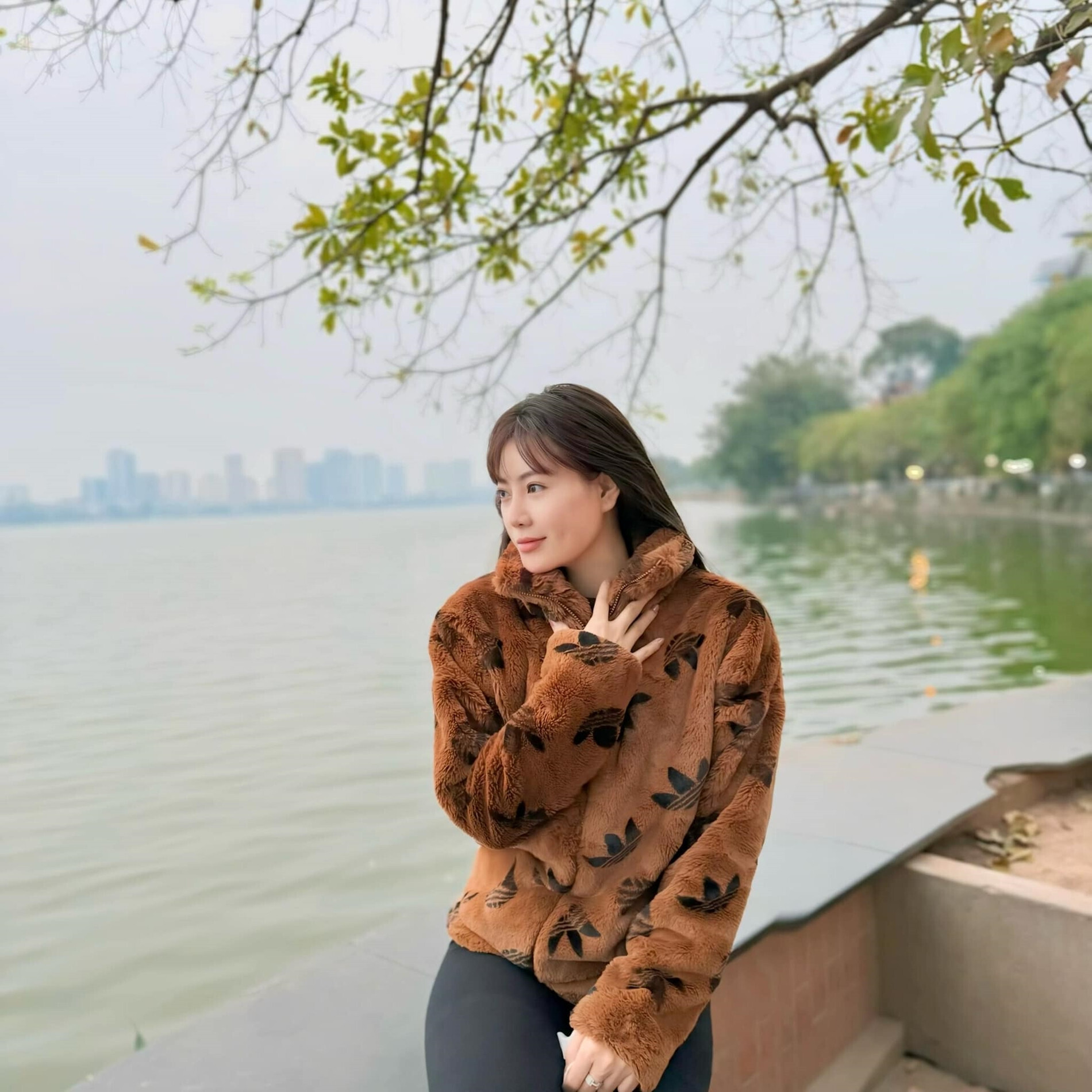 Sao Việt 28/12: Đặng Thu Thảo đẹp rực rỡ, Trịnh Kim Chi tình tứ bên ông xã - 12