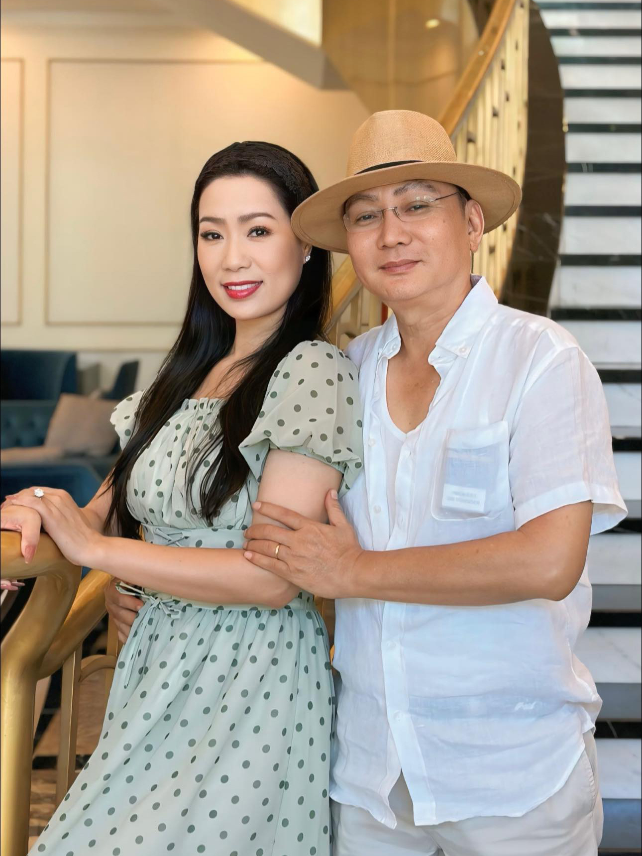 Sao Việt 28/12: Đặng Thu Thảo đẹp rực rỡ, Trịnh Kim Chi tình tứ bên ông xã - 2