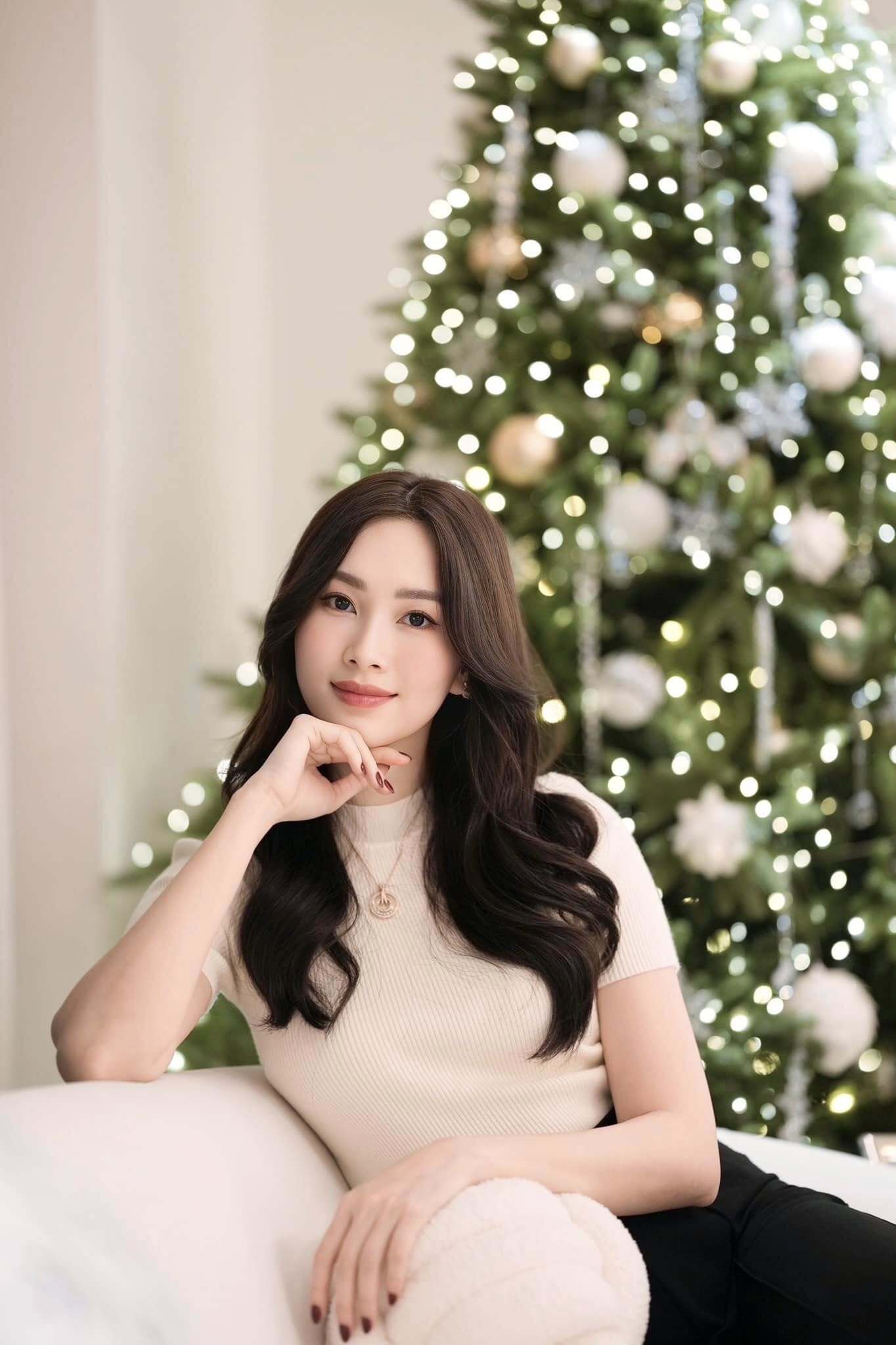 Sao Việt 28/12: Đặng Thu Thảo đẹp rực rỡ, Trịnh Kim Chi tình tứ bên ông xã - 4
