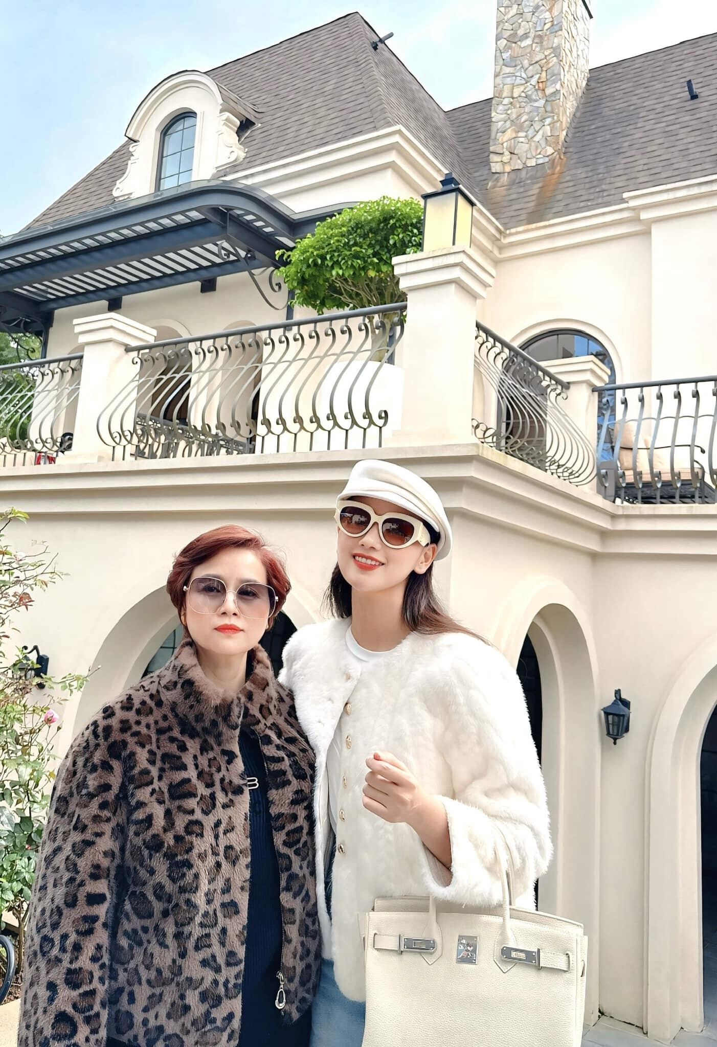 Sao Việt 28/12: Đặng Thu Thảo đẹp rực rỡ, Trịnh Kim Chi tình tứ bên ông xã - 10