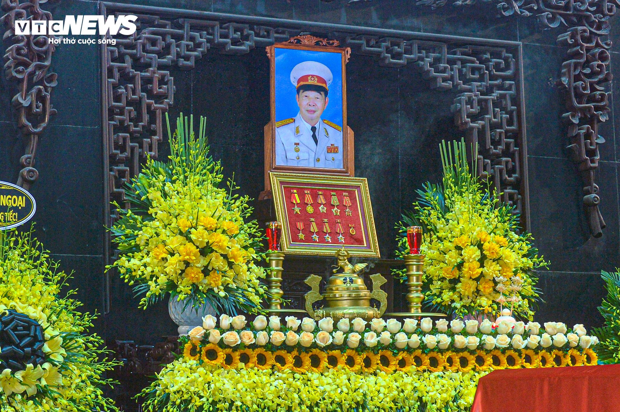 Cử hành trọng thể lễ tang Đại tướng Nguyễn Quyết - 3