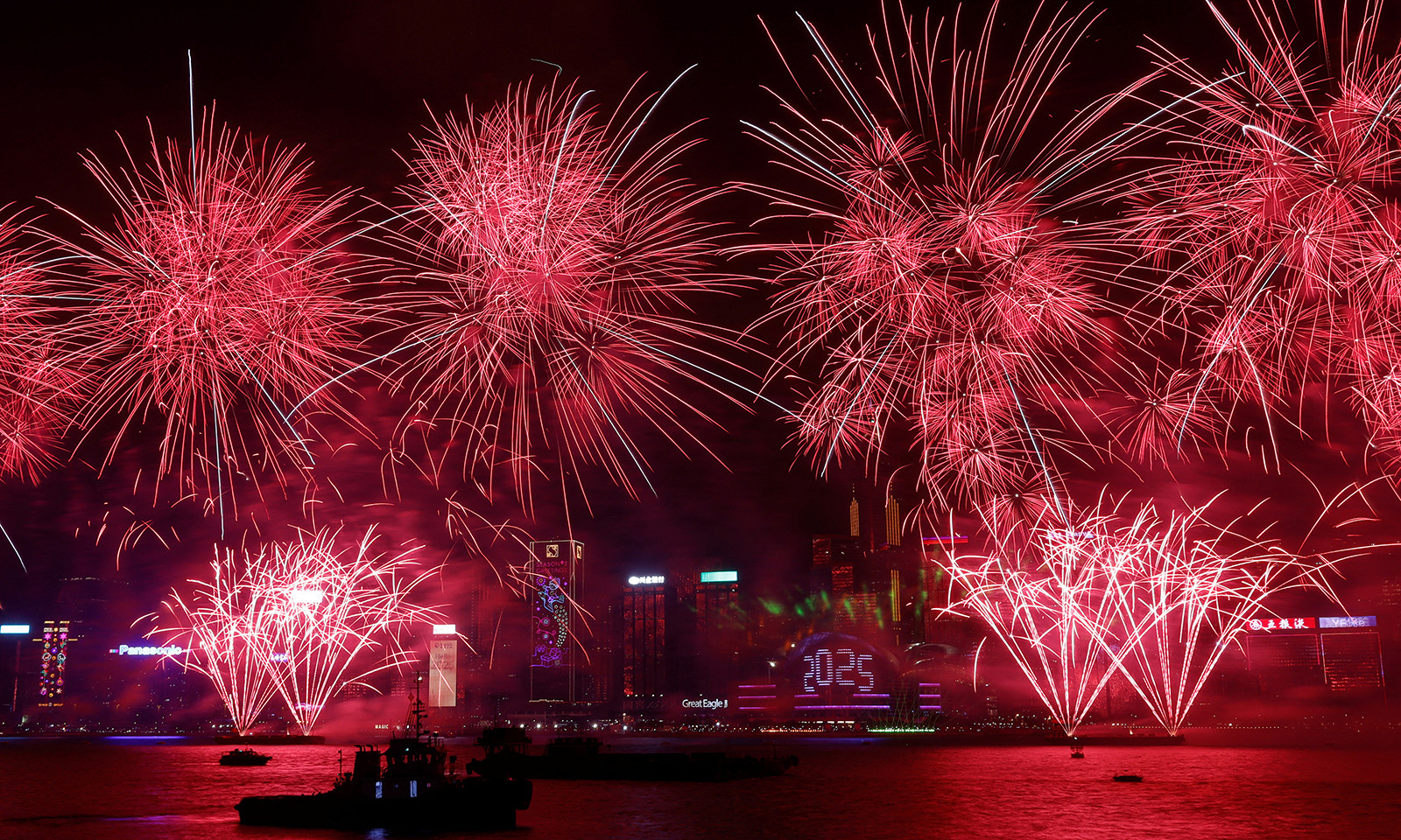 Mãn nhãn bữa tiệc sắc màu chào năm mới 2025 khắp thế giới - 7