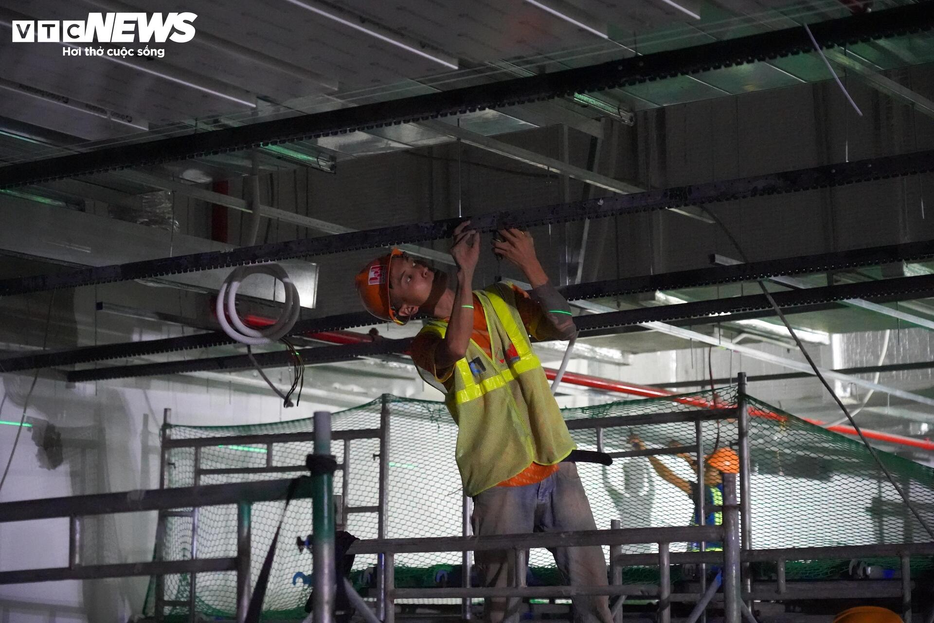 Công nhân làm việc xuyên lễ trên công trường nhà ga T3 Tân Sơn Nhất - 8