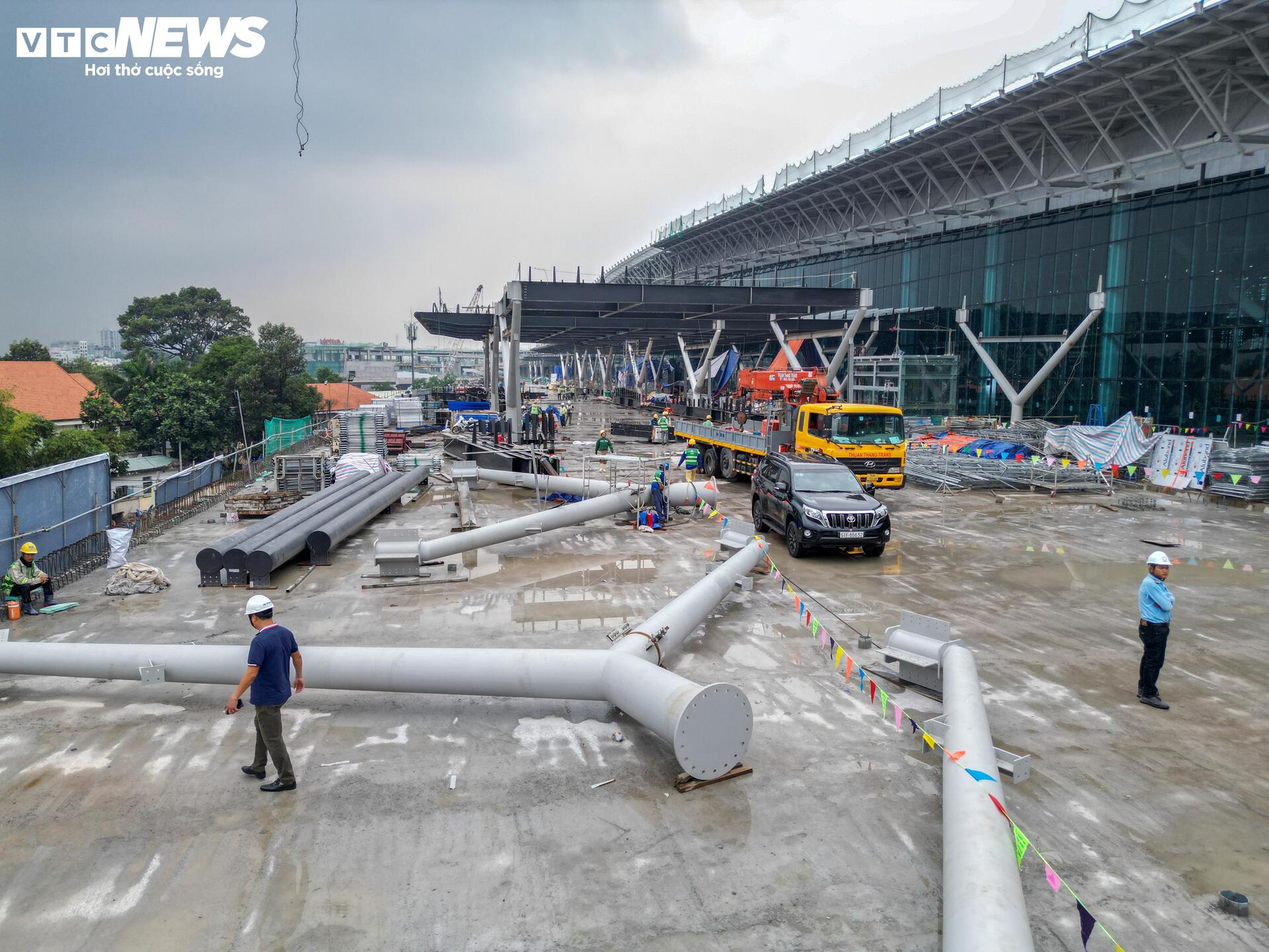 Công nhân làm việc xuyên lễ trên công trường nhà ga T3 Tân Sơn Nhất - 4