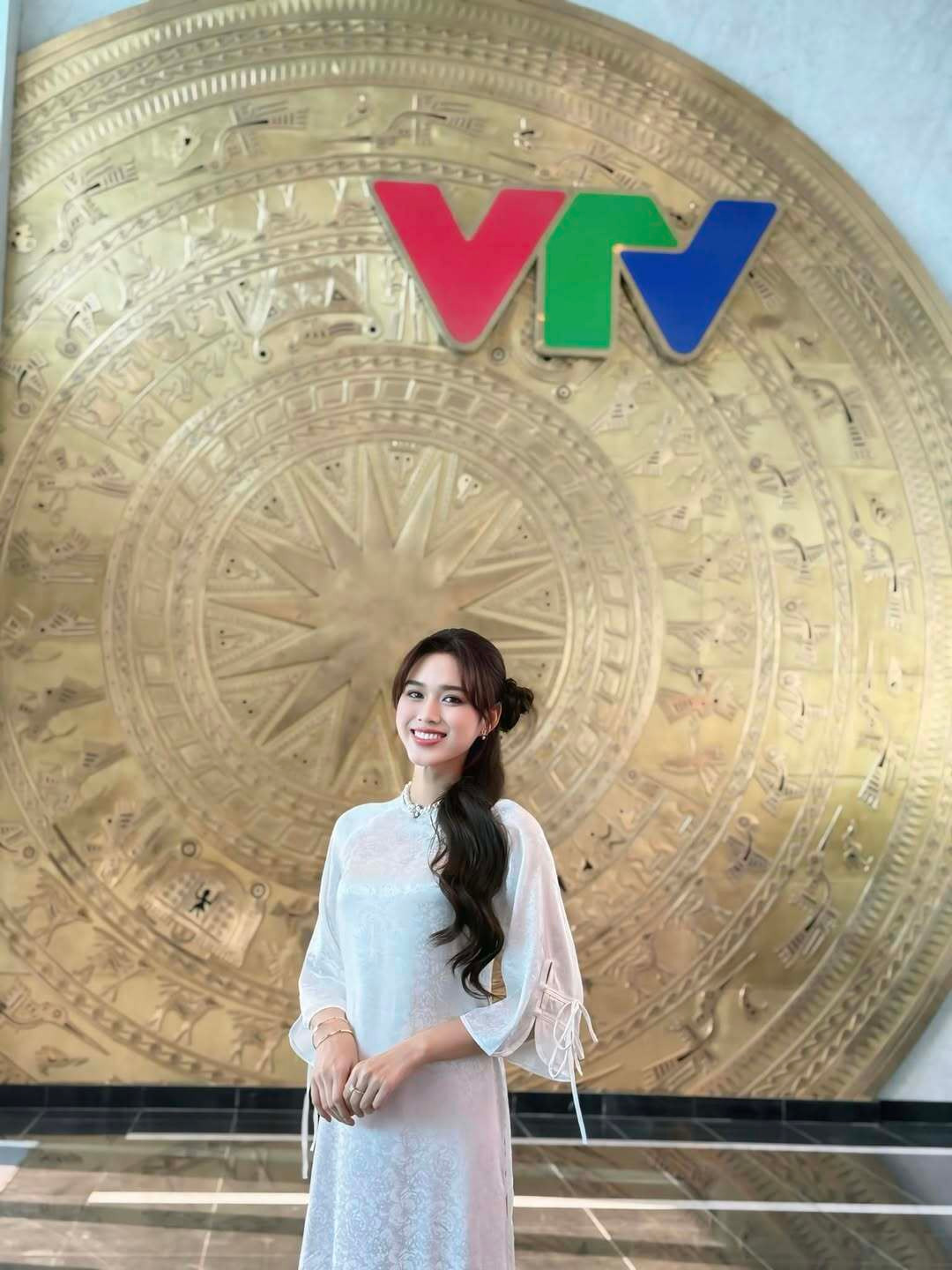 Sao Việt 4/1: Khánh Thi khoe con trai, Hồ Ngọc Hà nhí nhố bên gia đình - 10