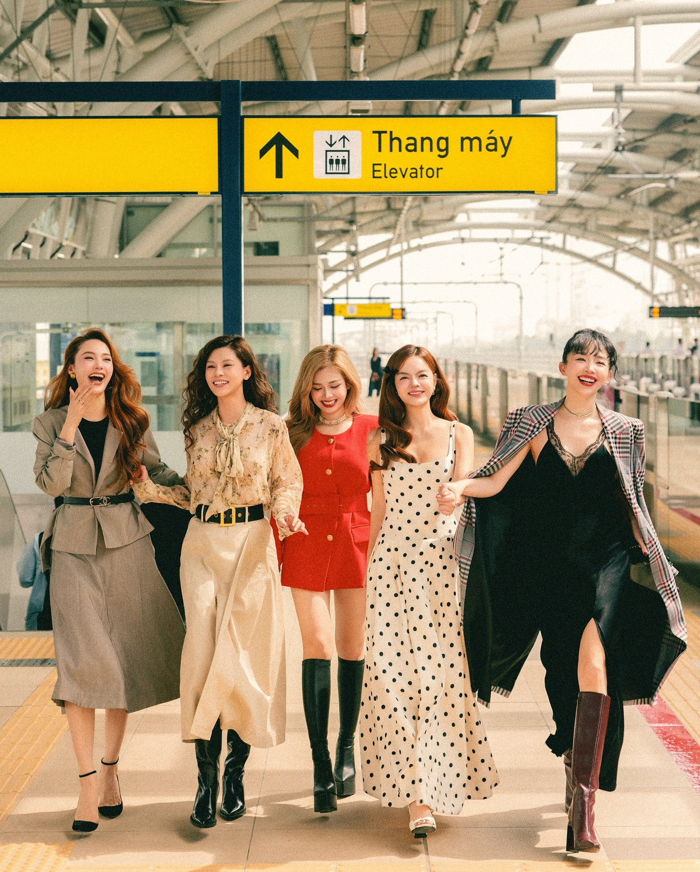 Sao Việt 9/1: Phương Thanh hội ngộ Lý Hùng, Hồ Ngọc Hà khoe lưng gợi cảm - 11