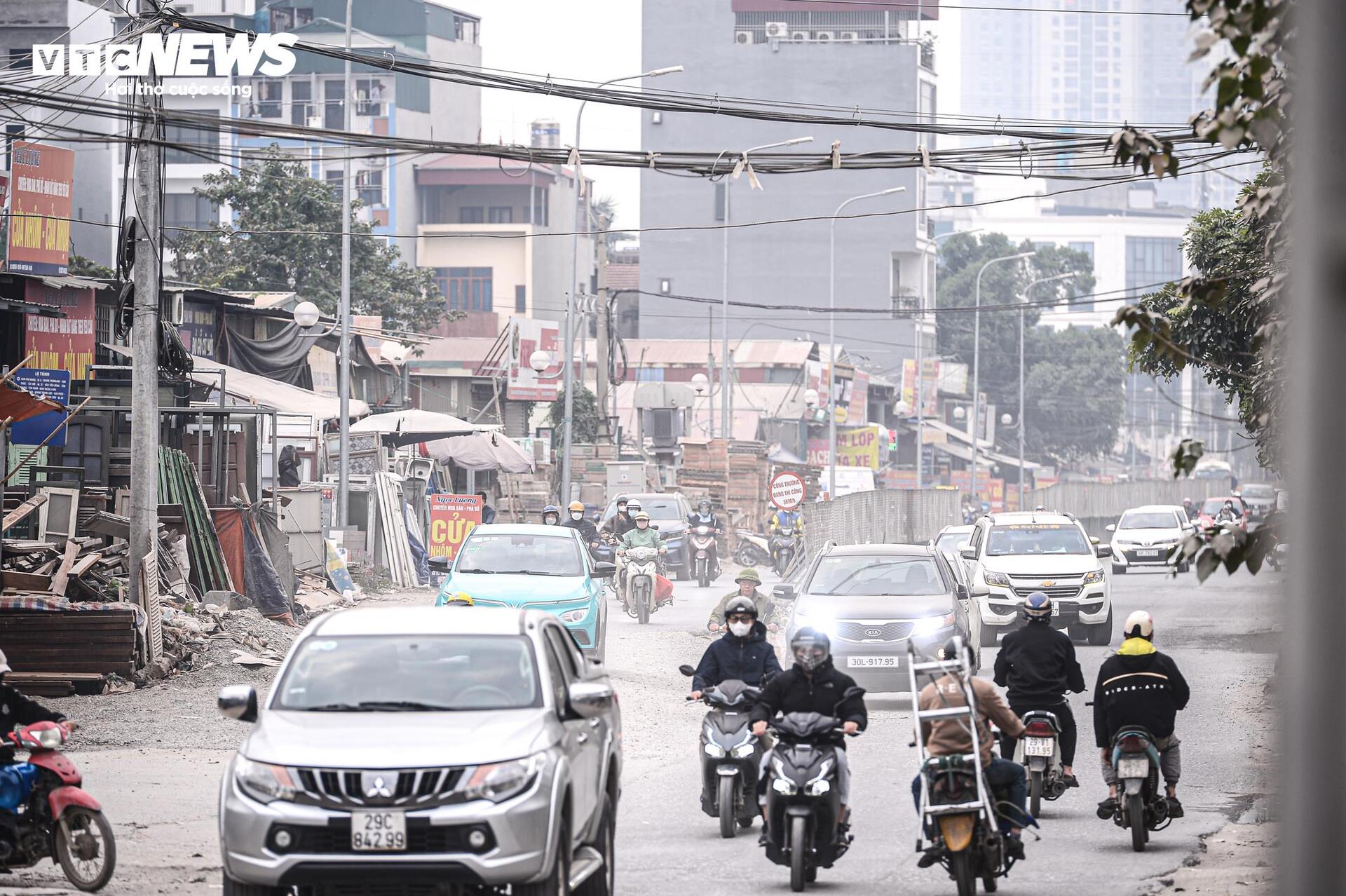 Trời Hà Nội mờ đục từ sáng đến tối, dân 'ngộp thở' trong mùa ô nhiễm không khí - 14