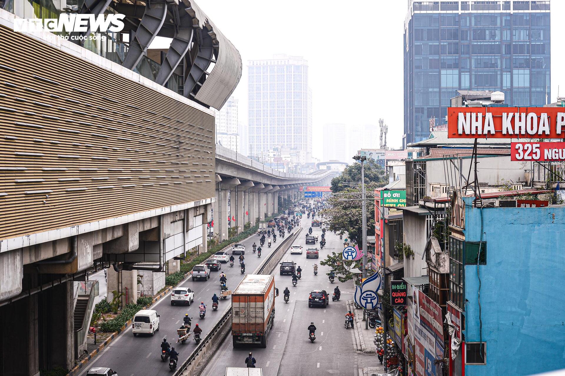 Trời Hà Nội mờ đục từ sáng đến tối, dân 'ngộp thở' trong mùa ô nhiễm không khí - 19