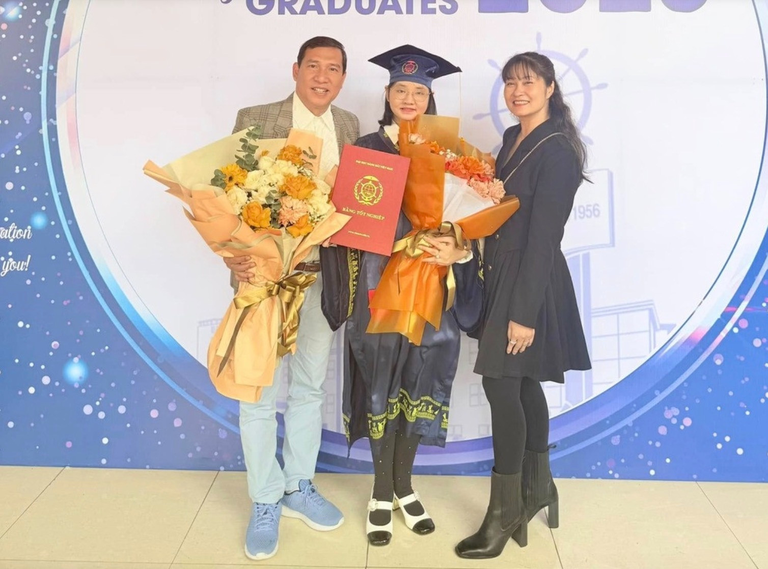 Sao Việt 10/1: Hương Tươi khoe con trai, Thiều Bảo Trâm tươi tắn sau chia tay - 10