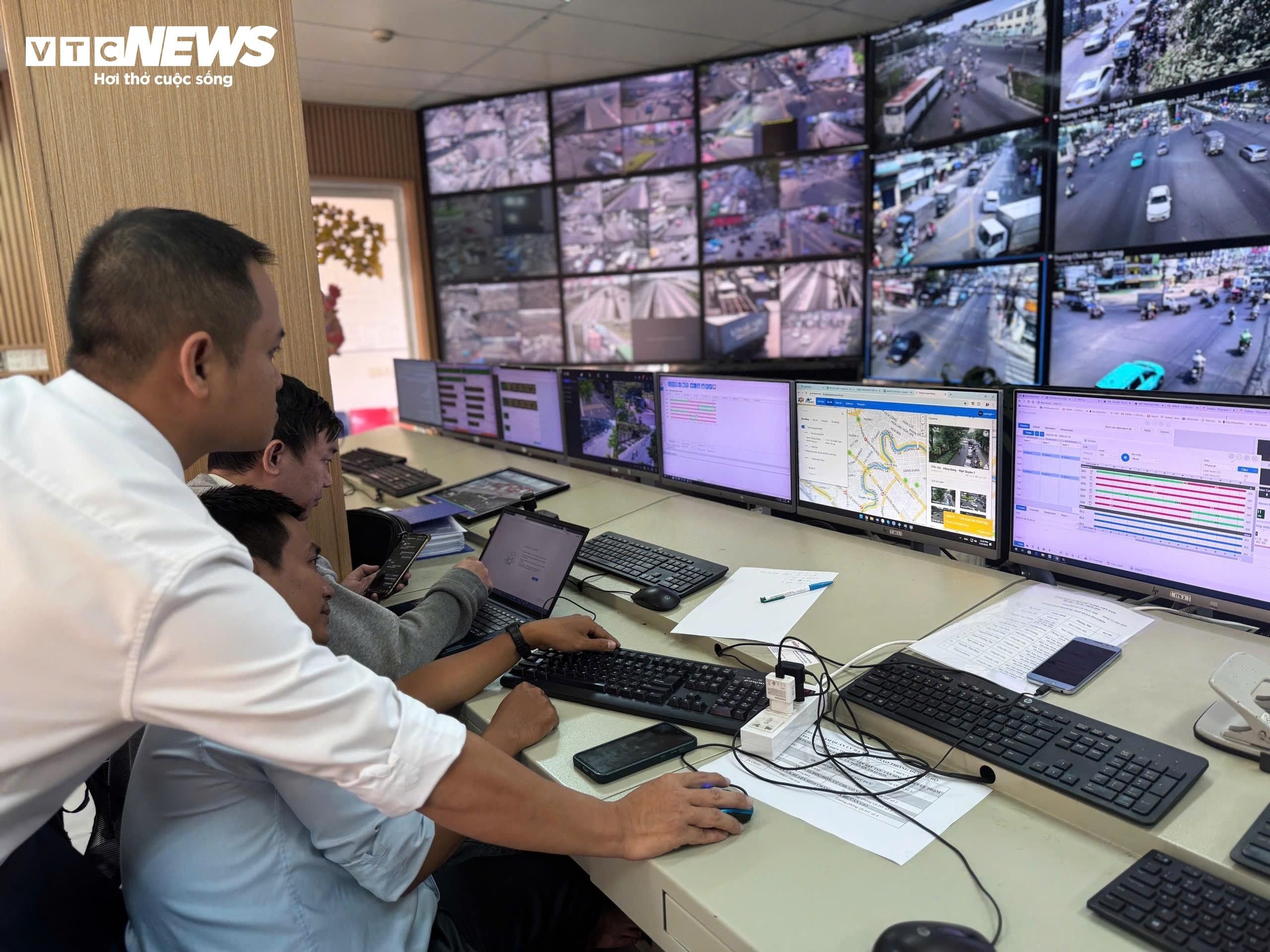 Bên trong ‘đầu não’ giám sát giao thông ở TP.HCM - 2