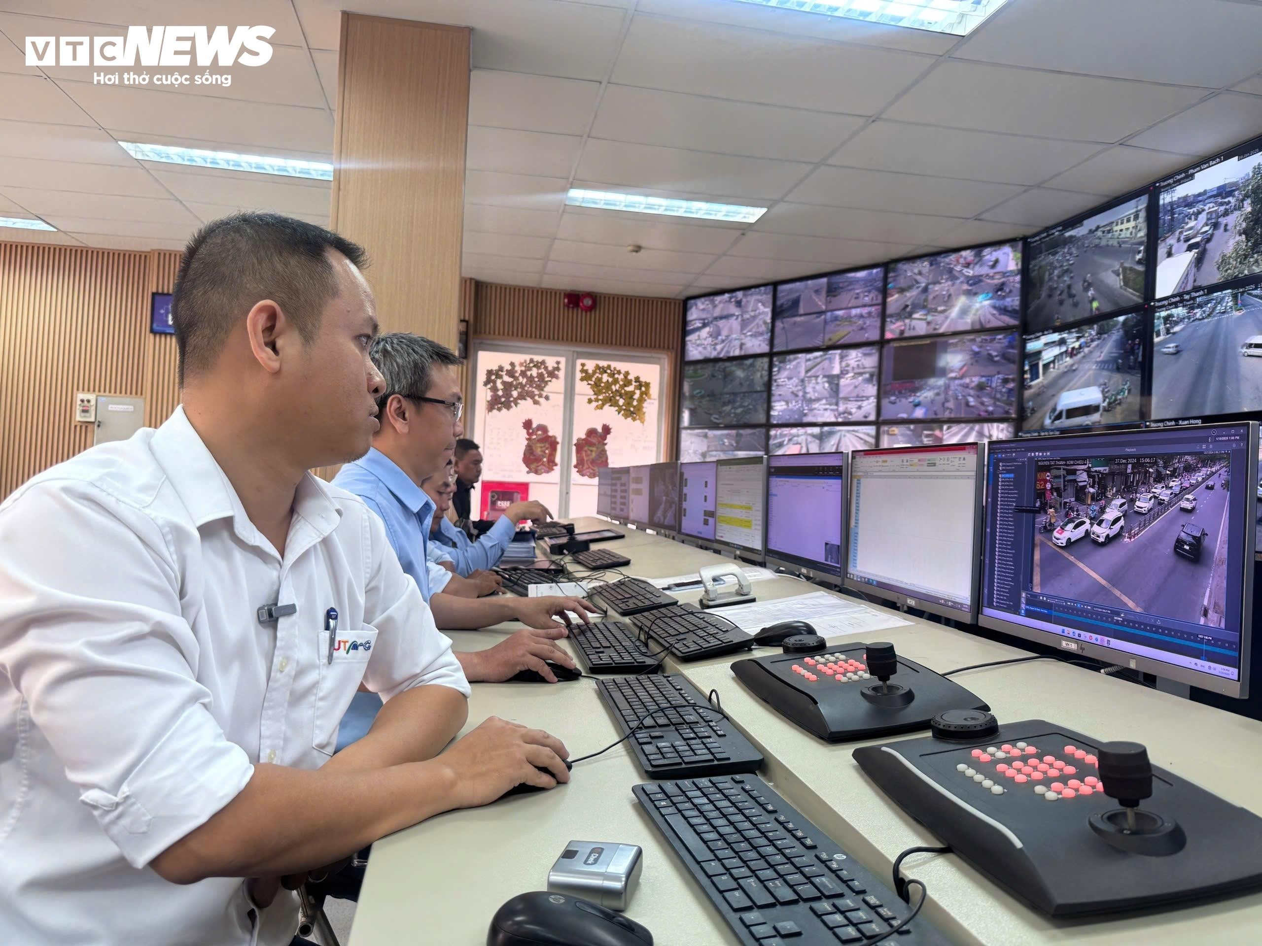 Bên trong ‘đầu não’ giám sát giao thông ở TP.HCM - 7