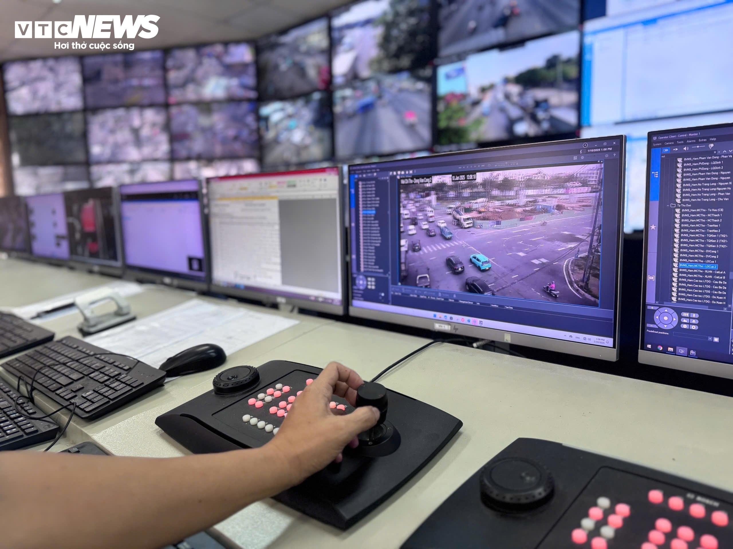 Bên trong ‘đầu não’ giám sát giao thông ở TP.HCM - 3