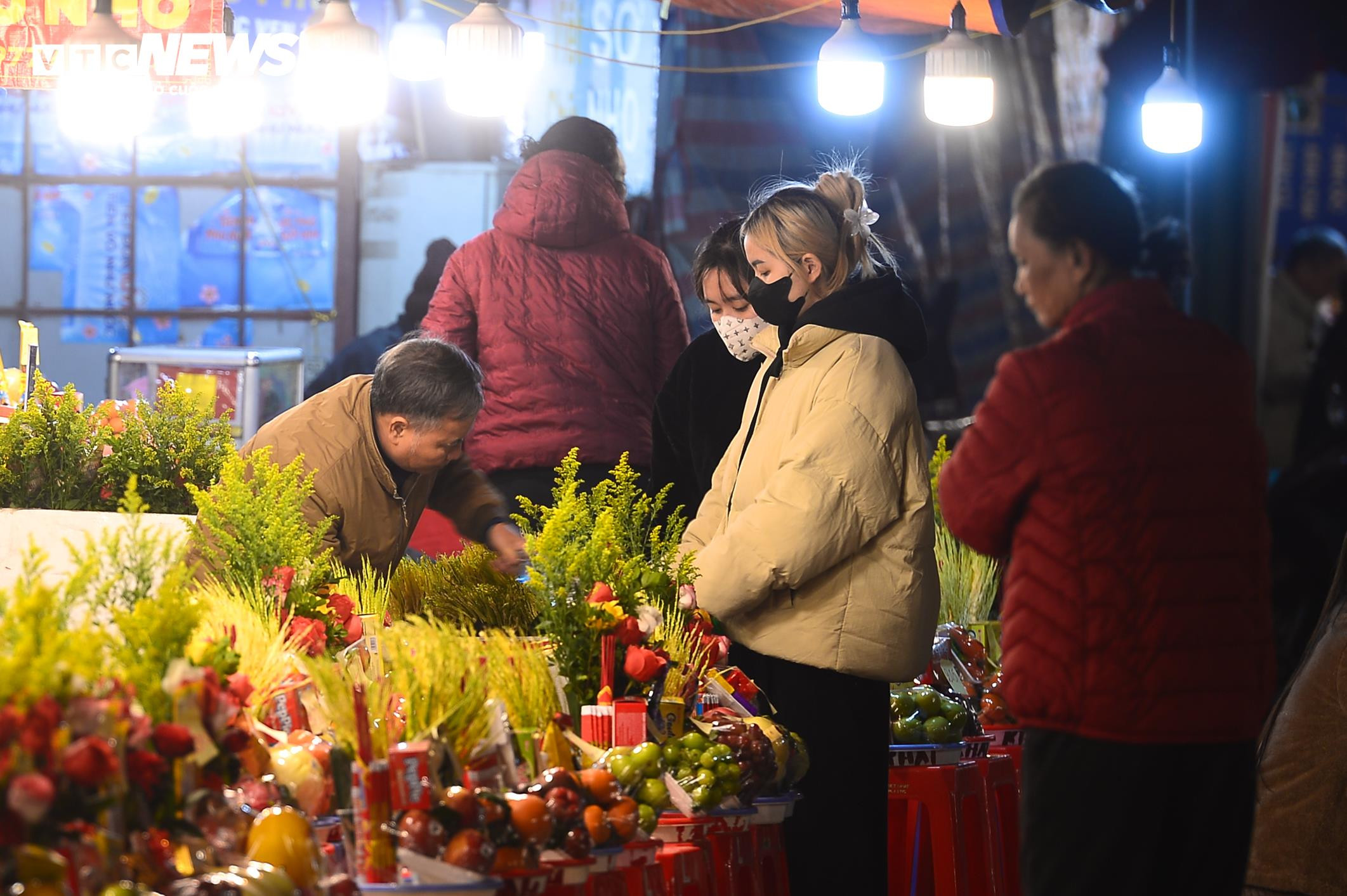 Người Hà Nội đội rét đến Phủ Tây Hồ lễ tạ rằm tháng Chạp từ rạng sáng - 11