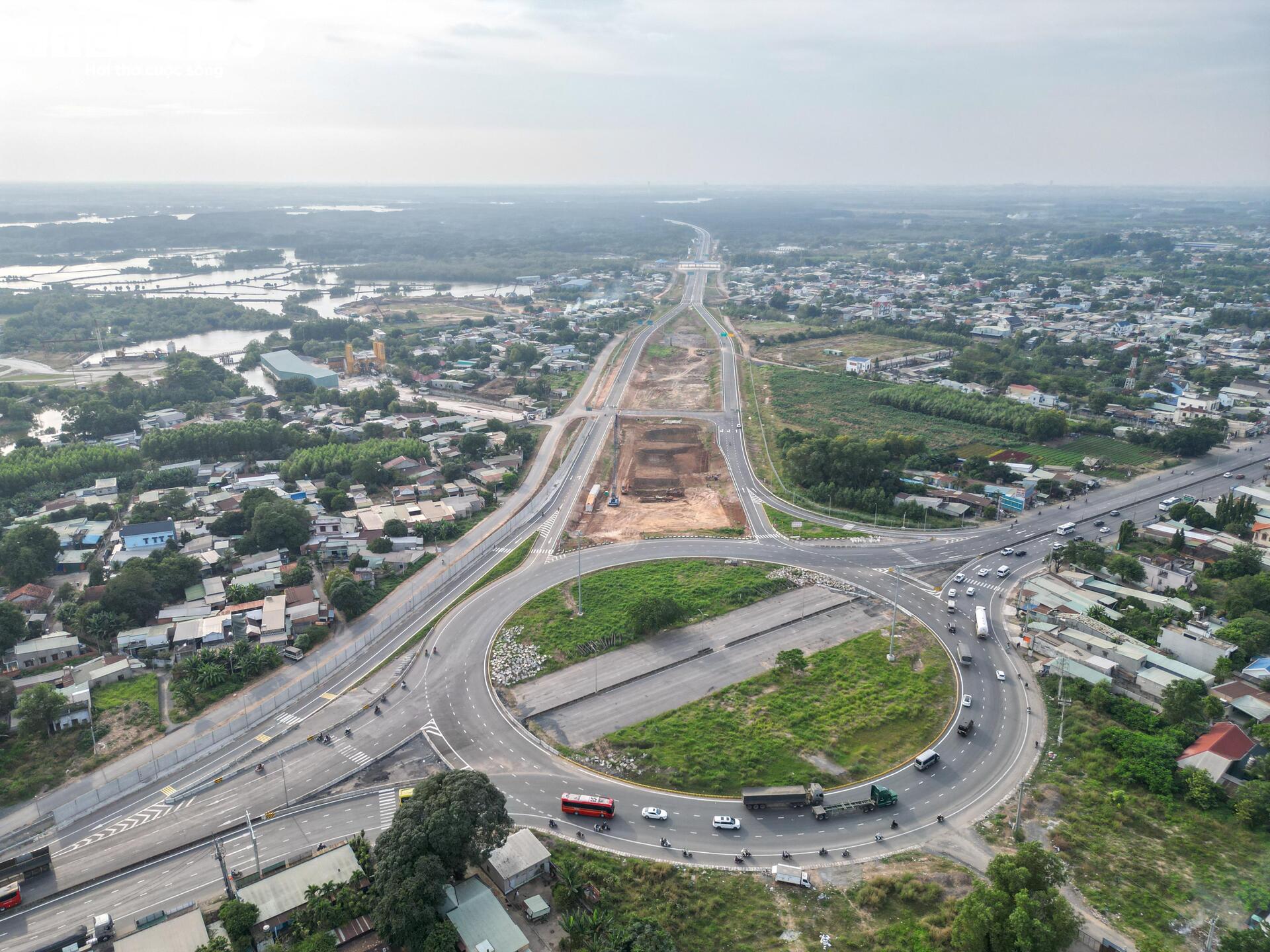 Diện mạo cao tốc Bến Lức - Long Thành trước ngày thông xe tạm thời - 1