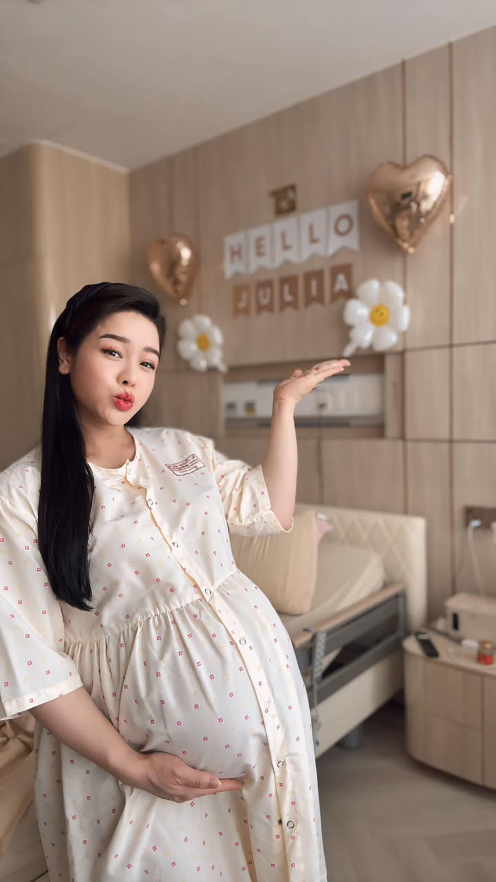 Sao Việt 18/1: Nhật Kim Anh sinh con gái, Cường Đô La được vợ nhổ tóc bạc - 2