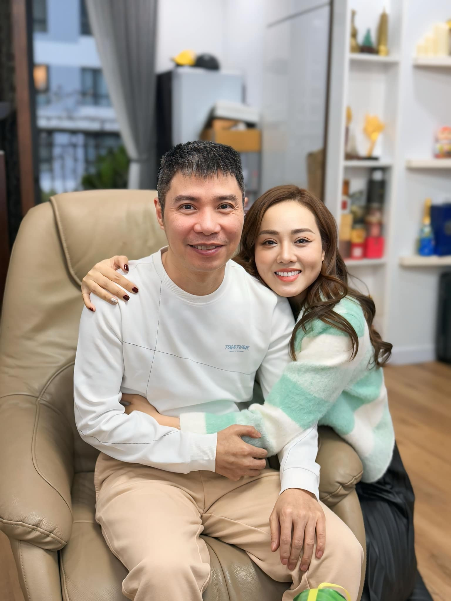 Sao Việt 19/1: Bạn gái Chí Trung tới xem Táo Quân, Công Lý tươi tắn bên vợ trẻ - 2