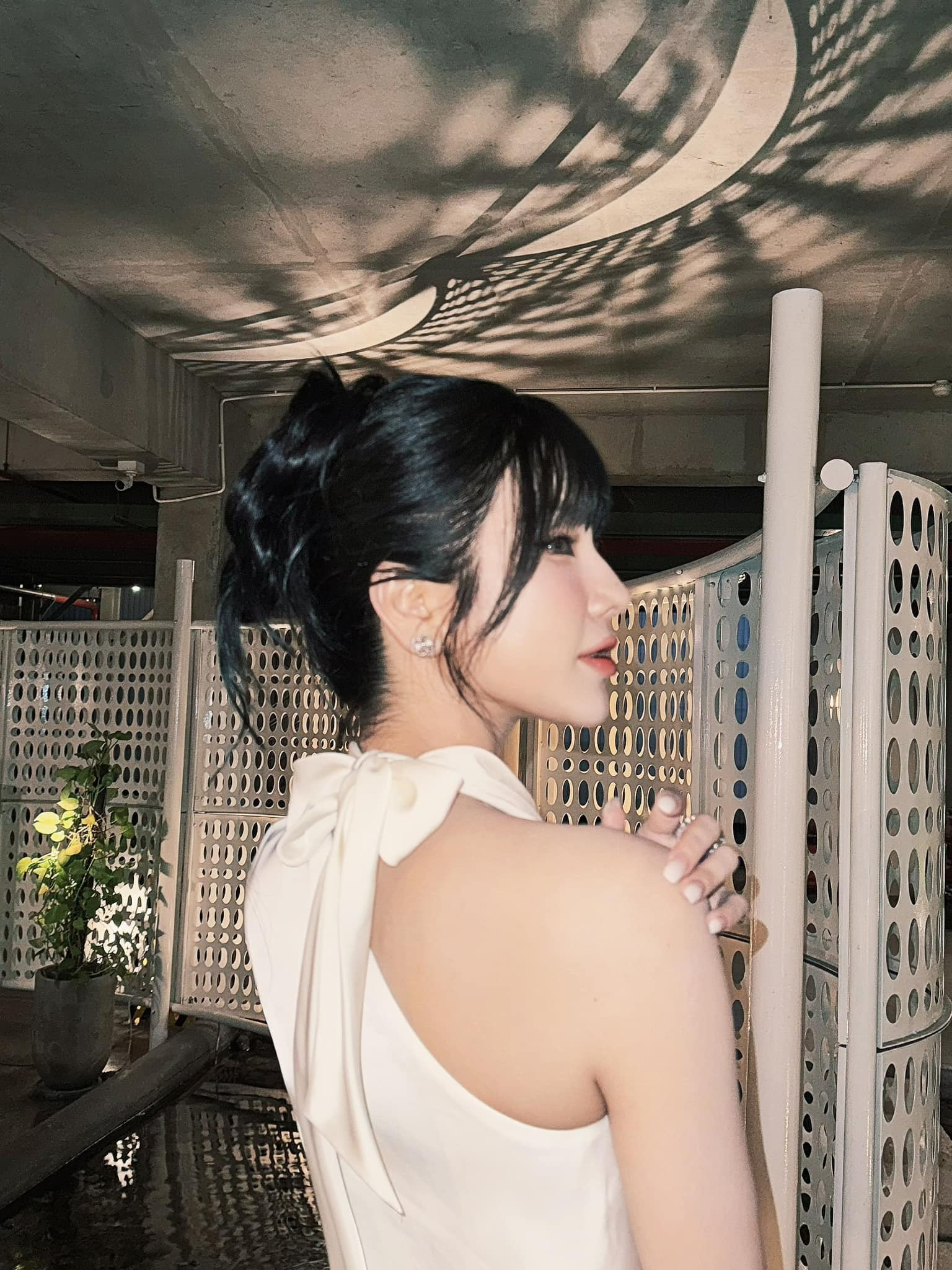 Sao Việt 19/1: Bạn gái Chí Trung tới xem Táo Quân, Công Lý tươi tắn bên vợ trẻ - 9