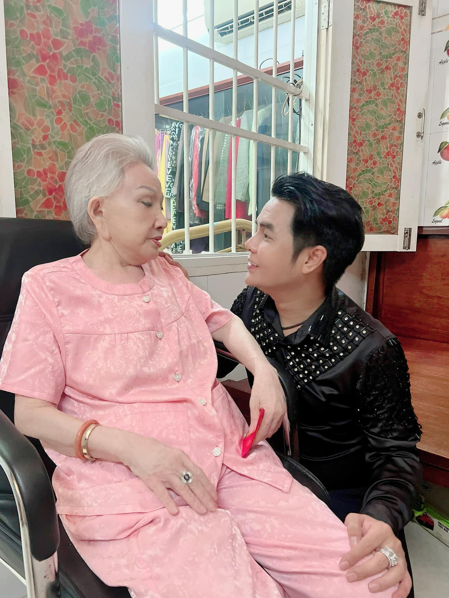 Sao Việt 19/1: Bạn gái Chí Trung tới xem Táo Quân, Công Lý tươi tắn bên vợ trẻ - 7