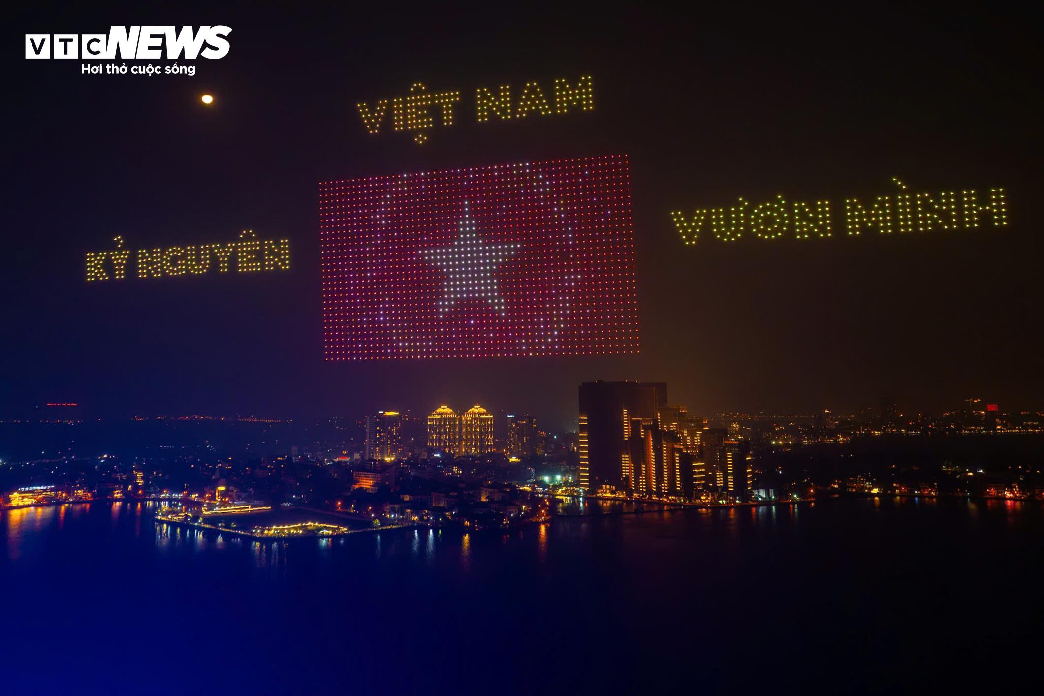 Ngắm drone xếp hình ‘Việt Nam - Kỷ nguyên vươn mình’ chào năm mới 2025 - 8
