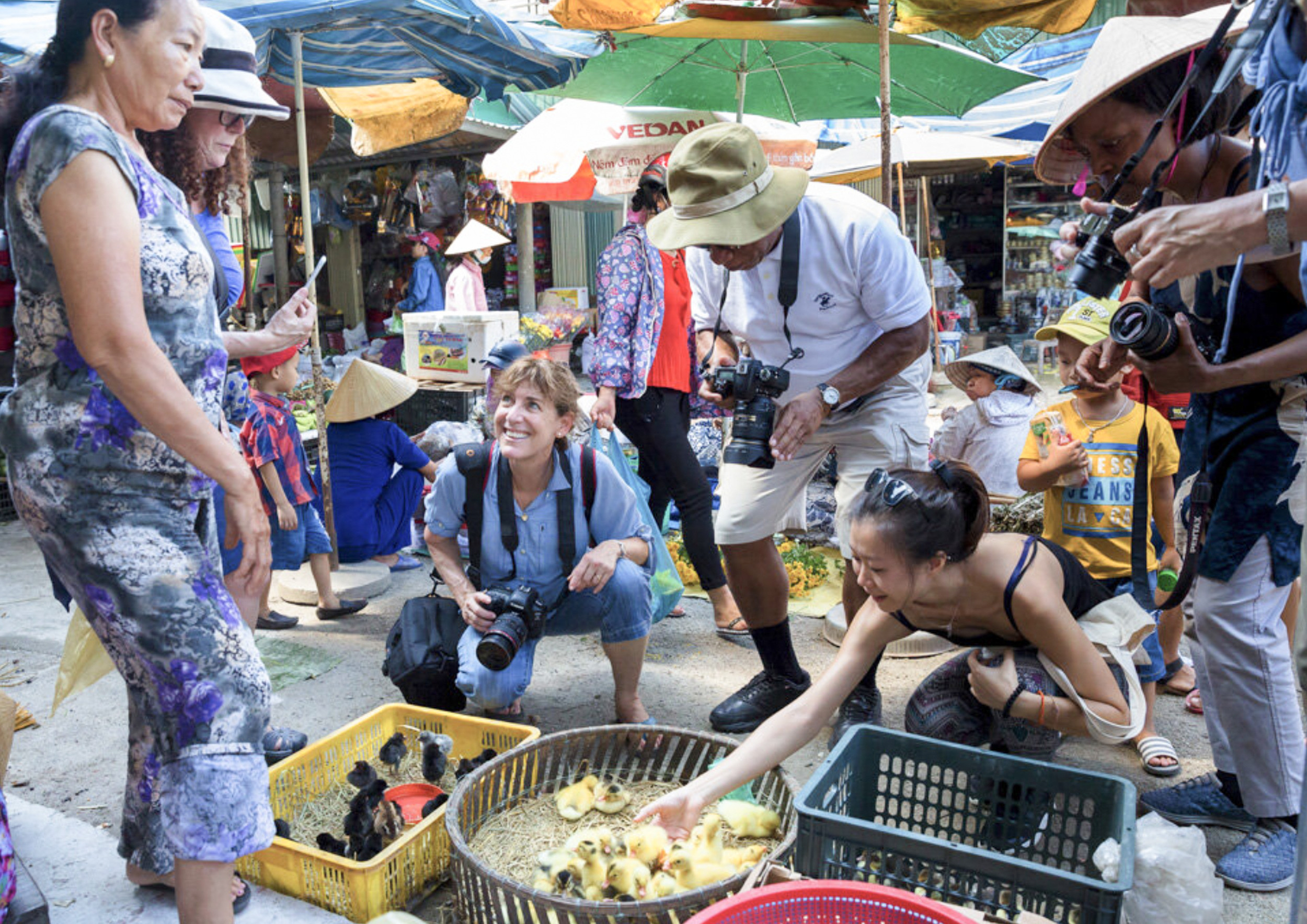 Nhà báo Mỹ Catherine Karnow: Kết nối với Việt Nam bằng tình yêu nhiếp ảnh - 8