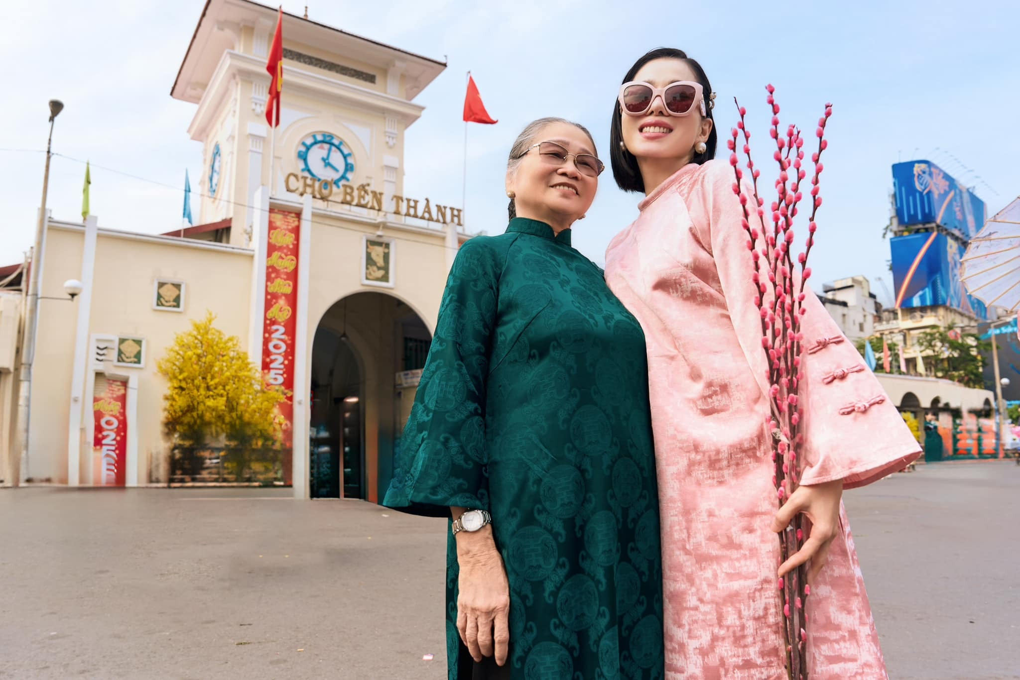 Sao Việt 24/1: Lệ Quyên rạng rỡ bên tình trẻ, Mỹ Tâm làm tiệc kỷ niệm cho bố mẹ - 5