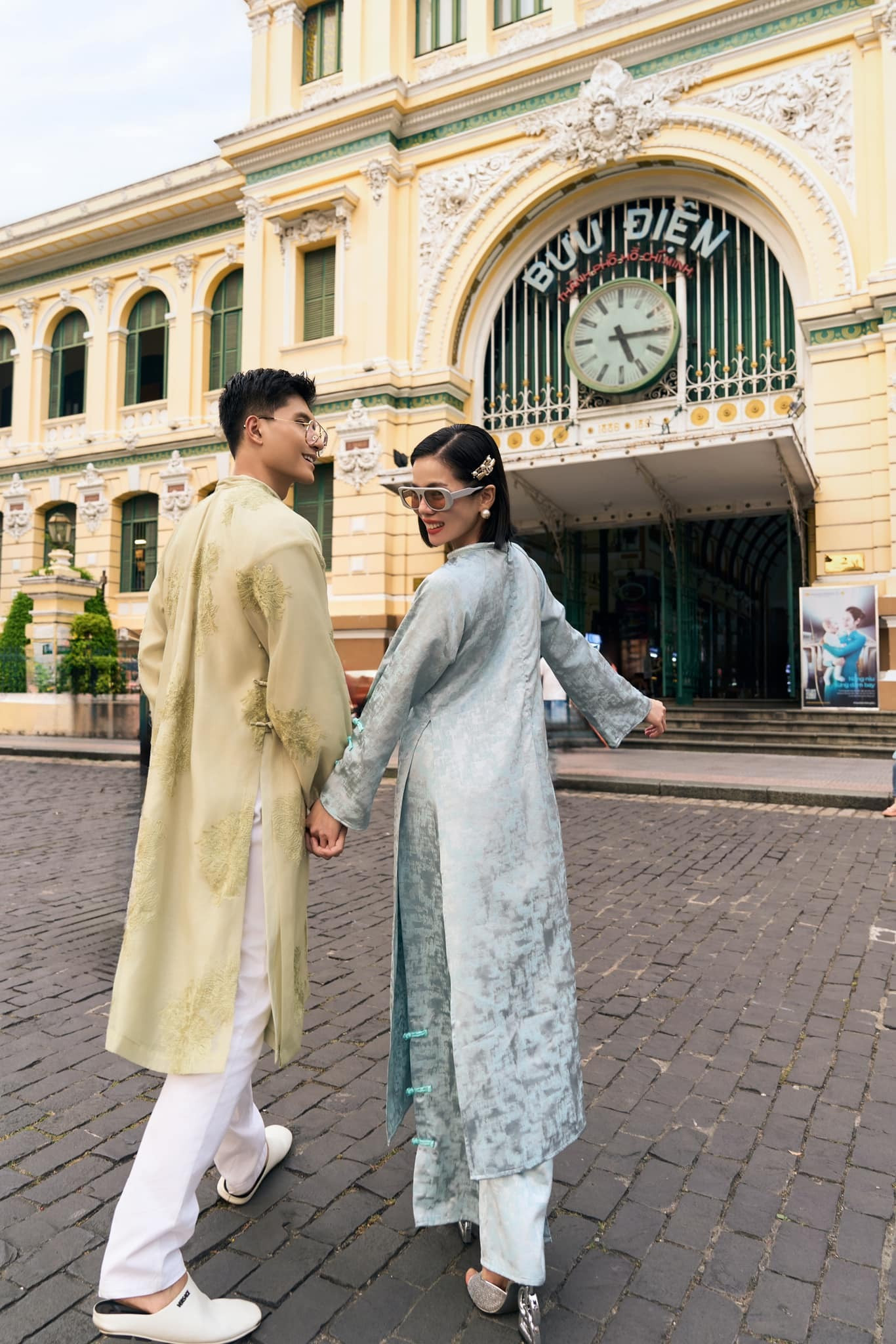 Sao Việt 24/1: Lệ Quyên rạng rỡ bên tình trẻ, Mỹ Tâm làm tiệc kỷ niệm cho bố mẹ - 4