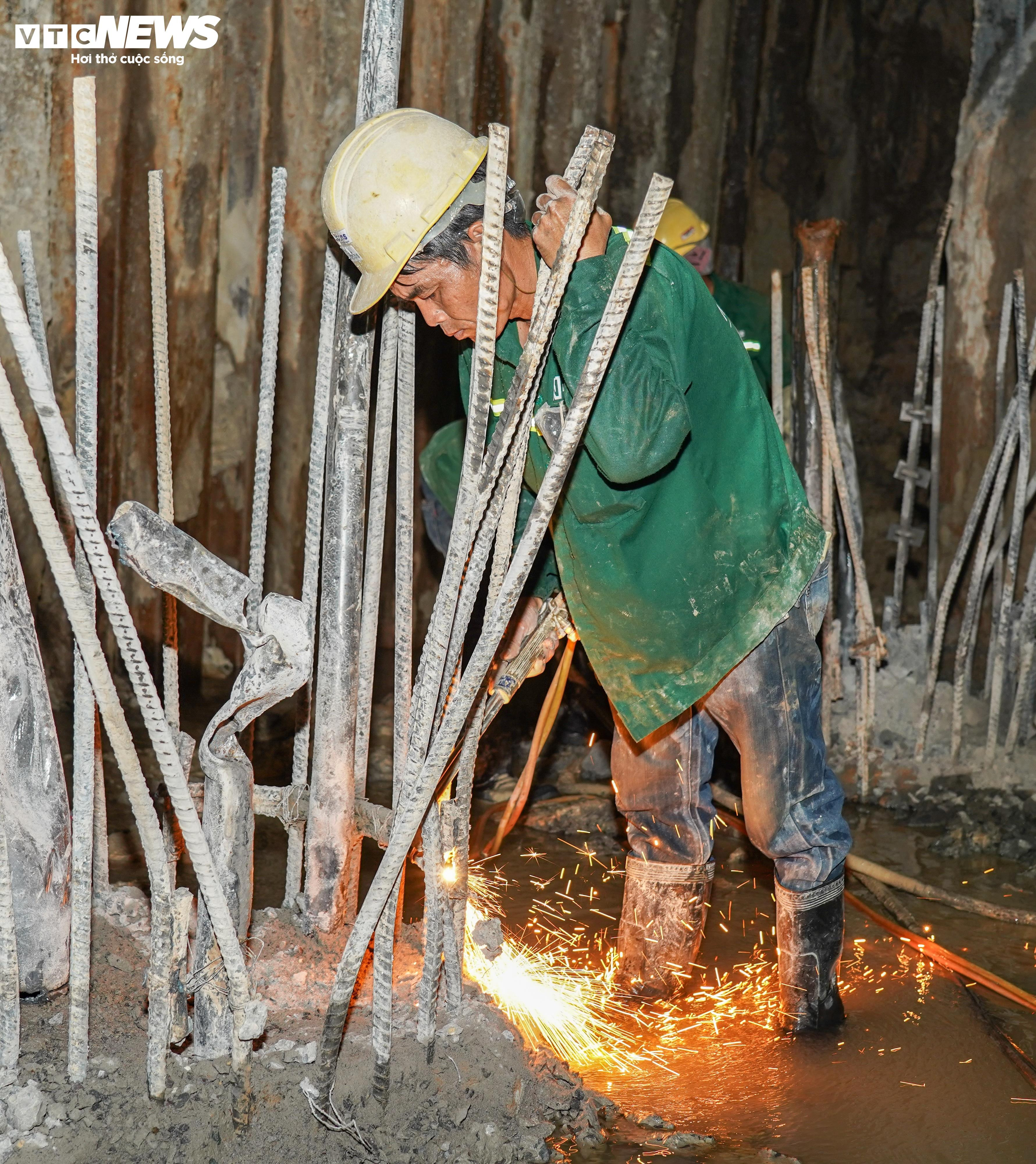 Công nhân thi công xuyên Tết ở dự án trọng điểm của TP.HCM - 12