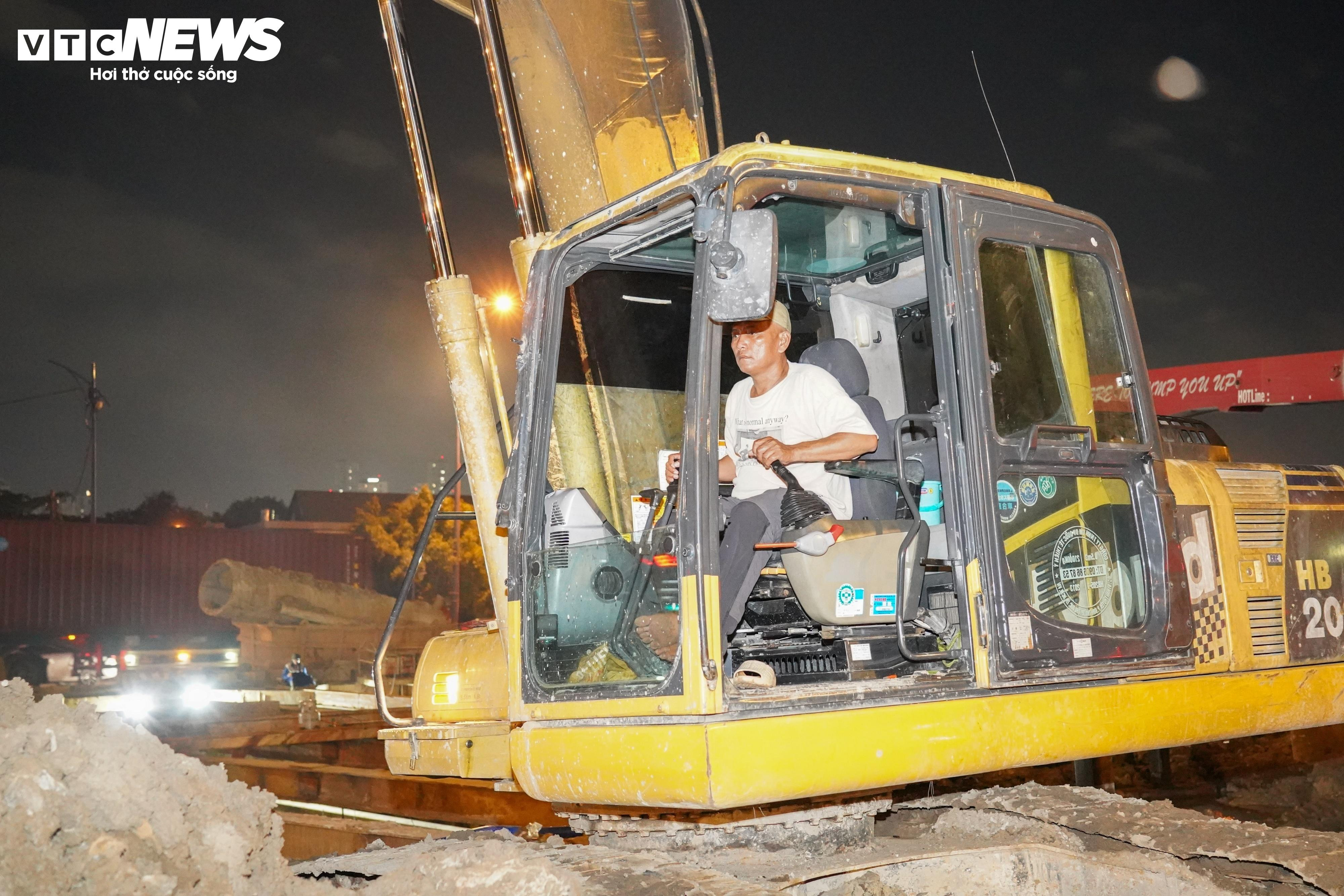 Công nhân thi công xuyên Tết ở dự án trọng điểm của TP.HCM - 6